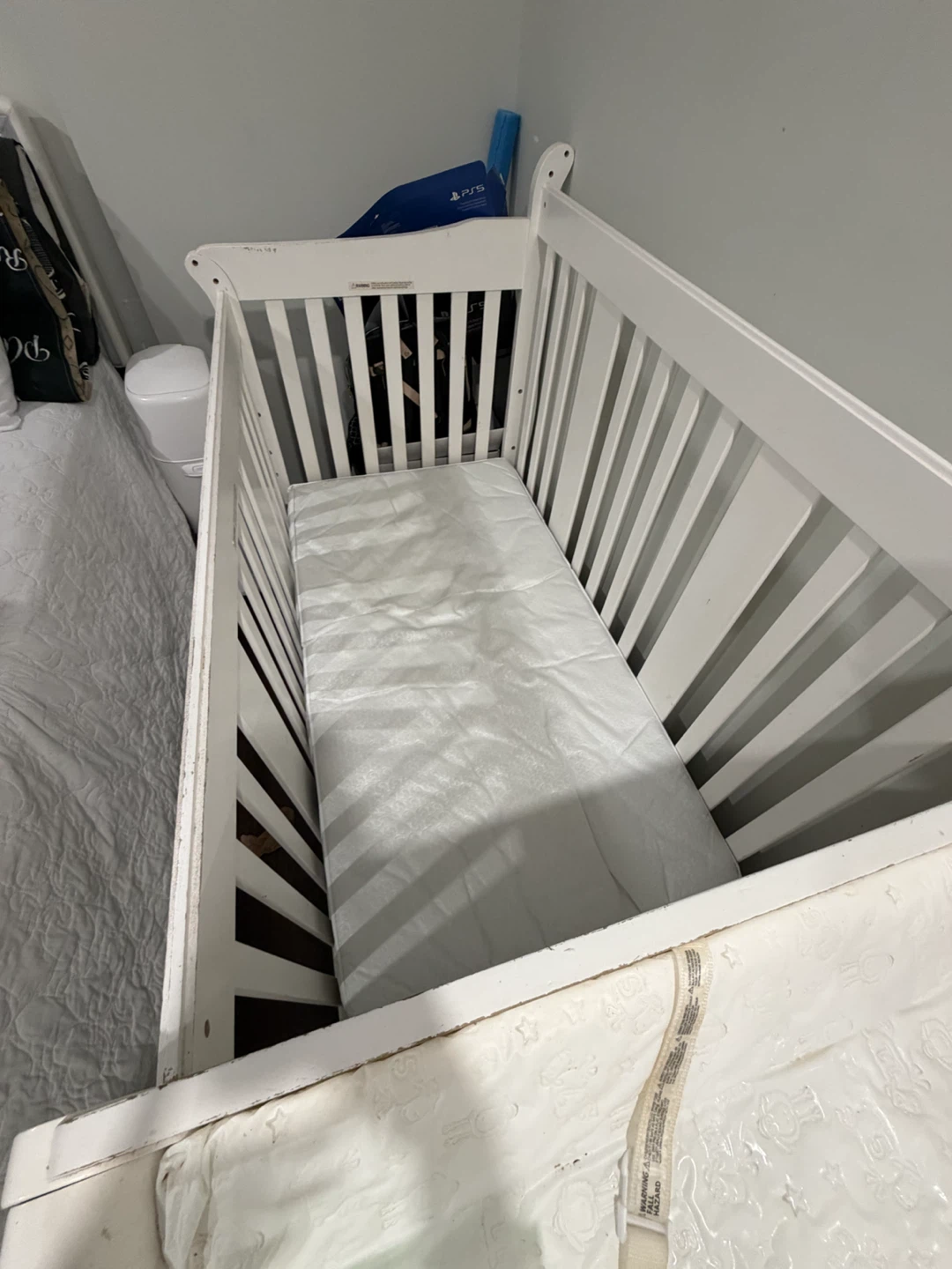 MOVING OUT !! Baby Crib and Change Table - photo 2