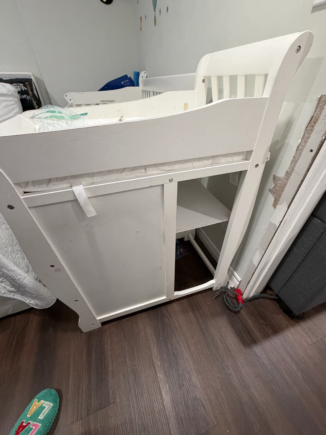 MOVING OUT !! Baby Crib and Change Table - photo 3