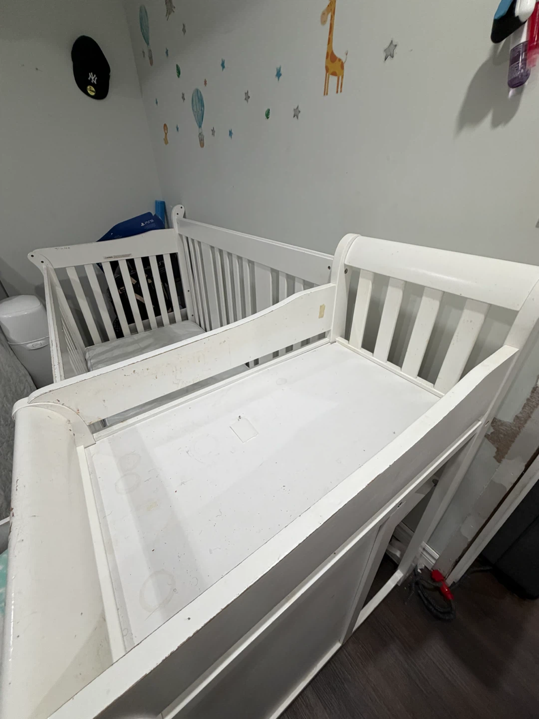 MOVING OUT !! Baby Crib and Change Table - photo 4