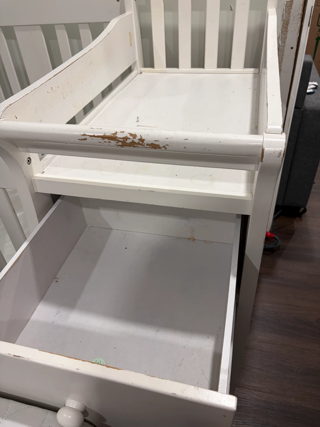 MOVING OUT !! Baby Crib and Change Table - photo 5