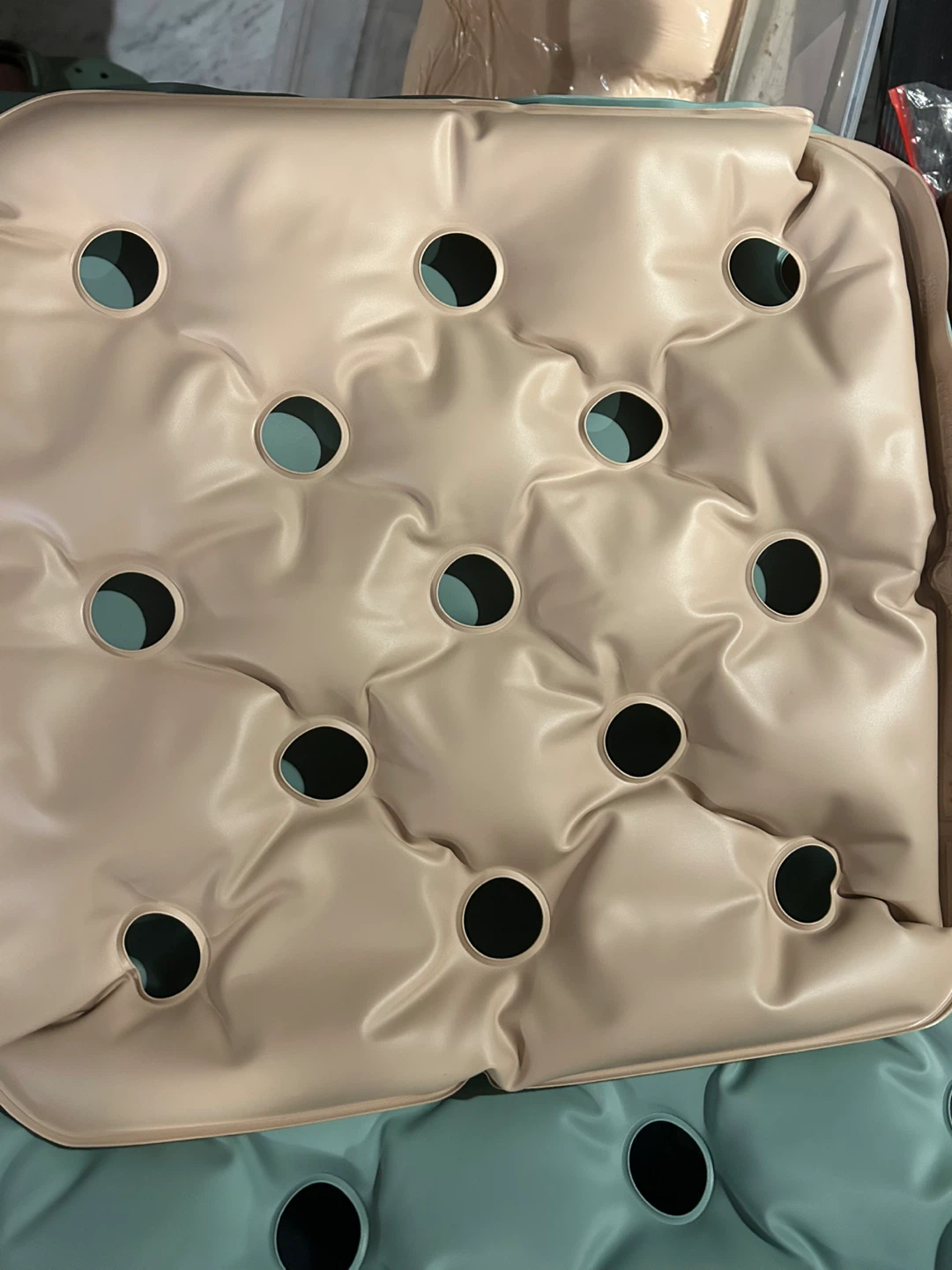 Inflatable seat cushion