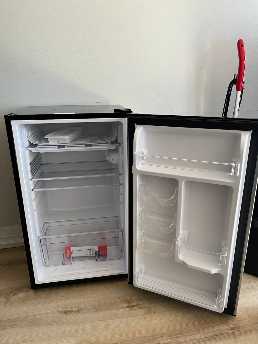 Magic Chef Mini Fridge - photo 4
