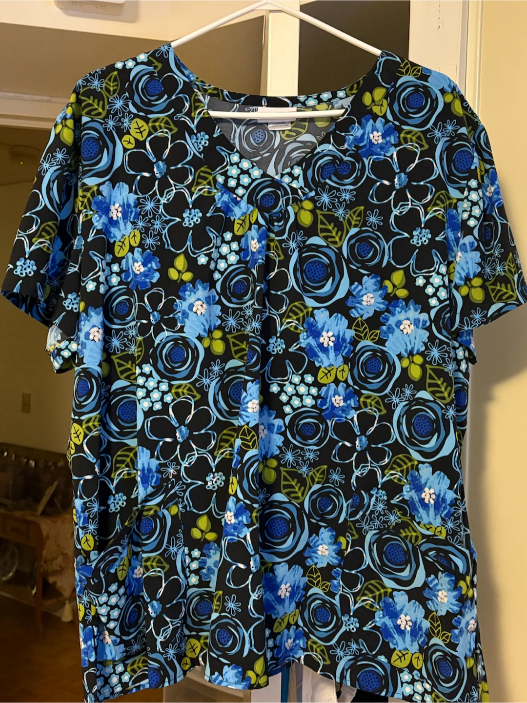 Lot of 5 Assorted Print Scrub Tops - photo 5