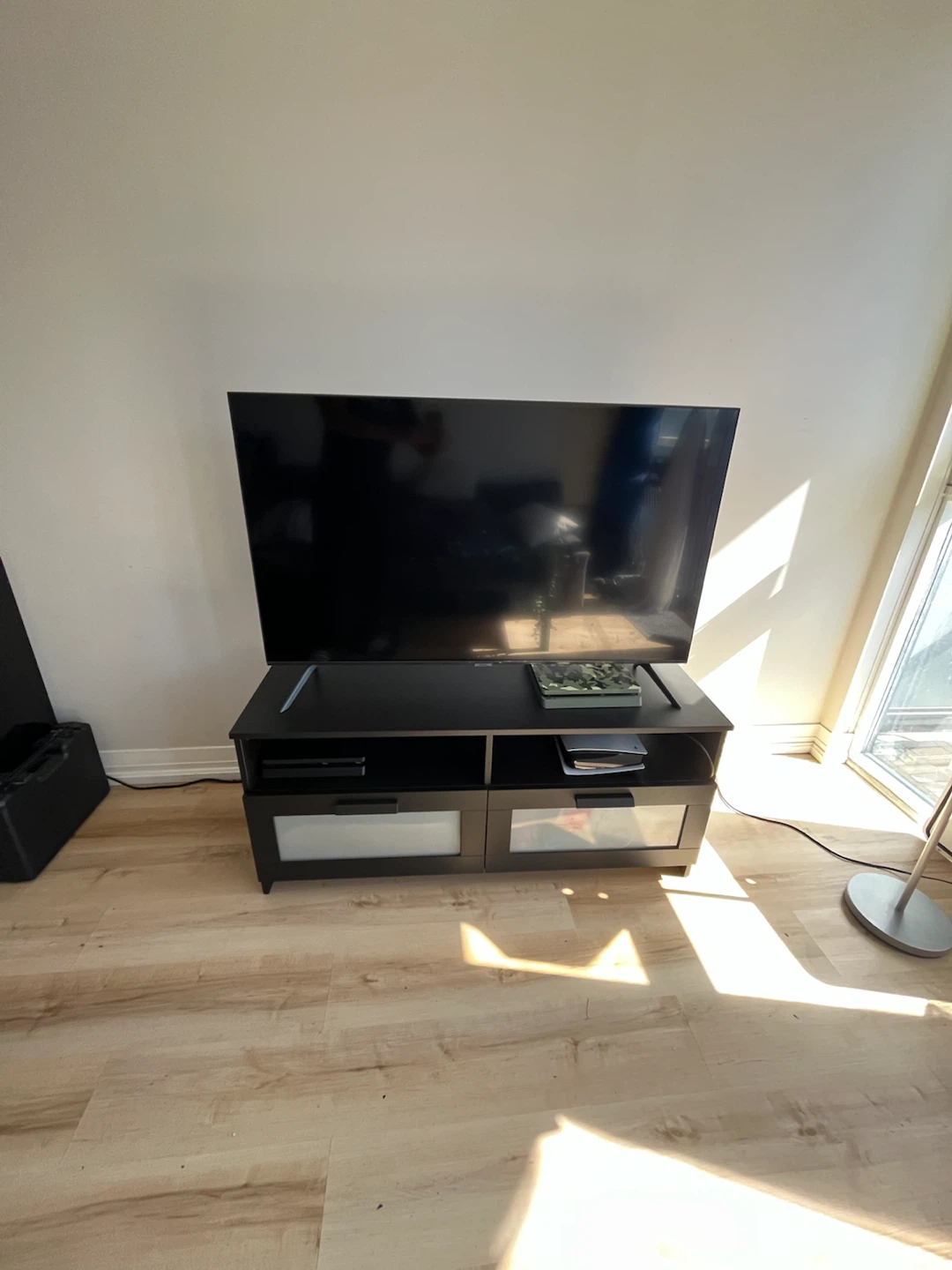 Samsung 4K Smart TV + IKEA Brimnes TV Bench BUNDLE - photo 3
