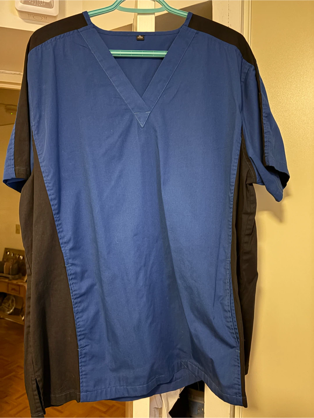 Blue and black scrub set size XL