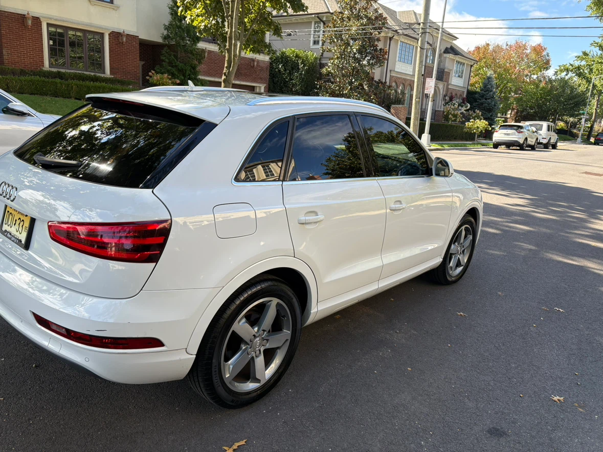Audi Q3 SUV - photo 4