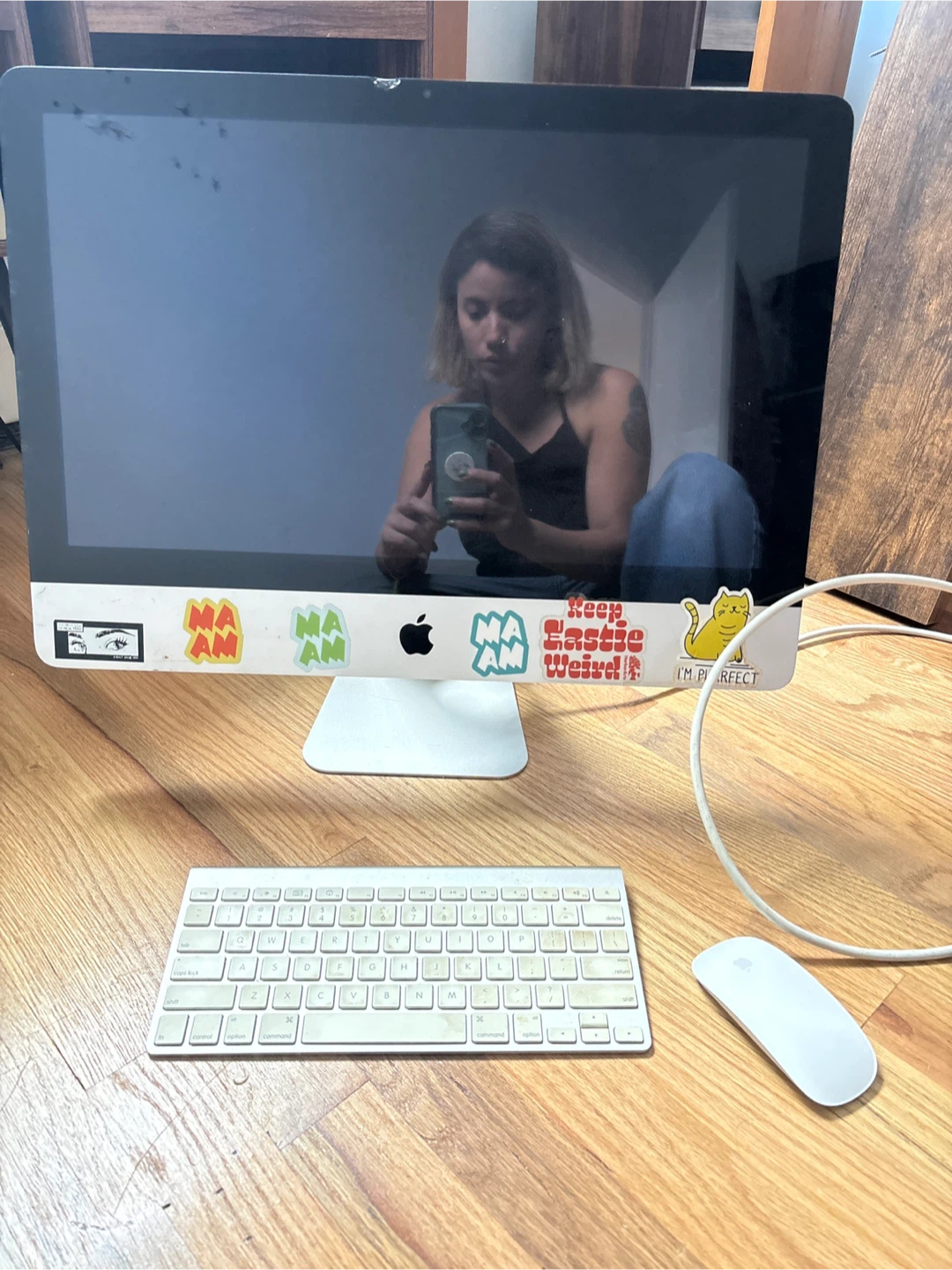 Apple iMac Desktop Computer with Keyboard and Mouse