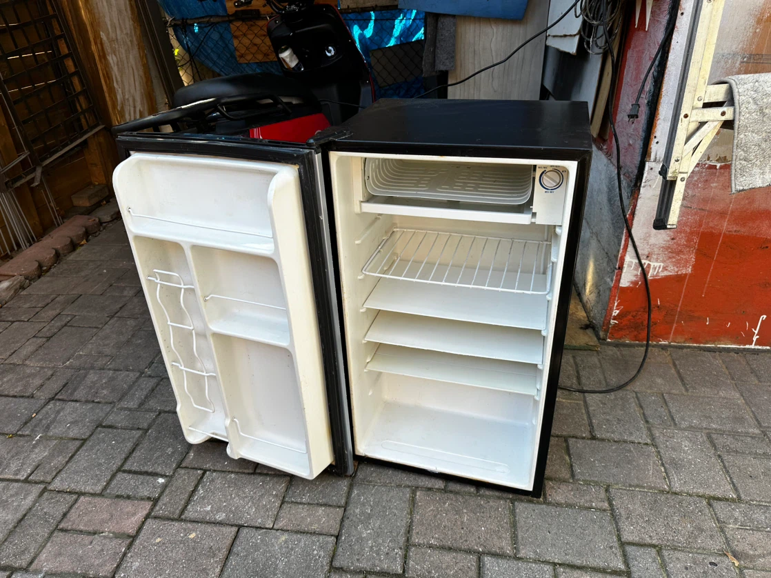Sylvania Mini Compact Fridge – Works Great - photo 2