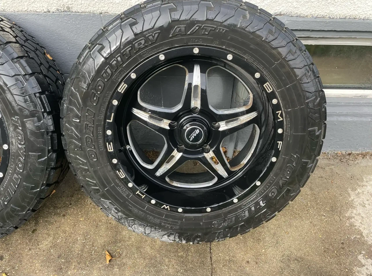 Set of 4 Toyota Tundra Wheels - photo 2