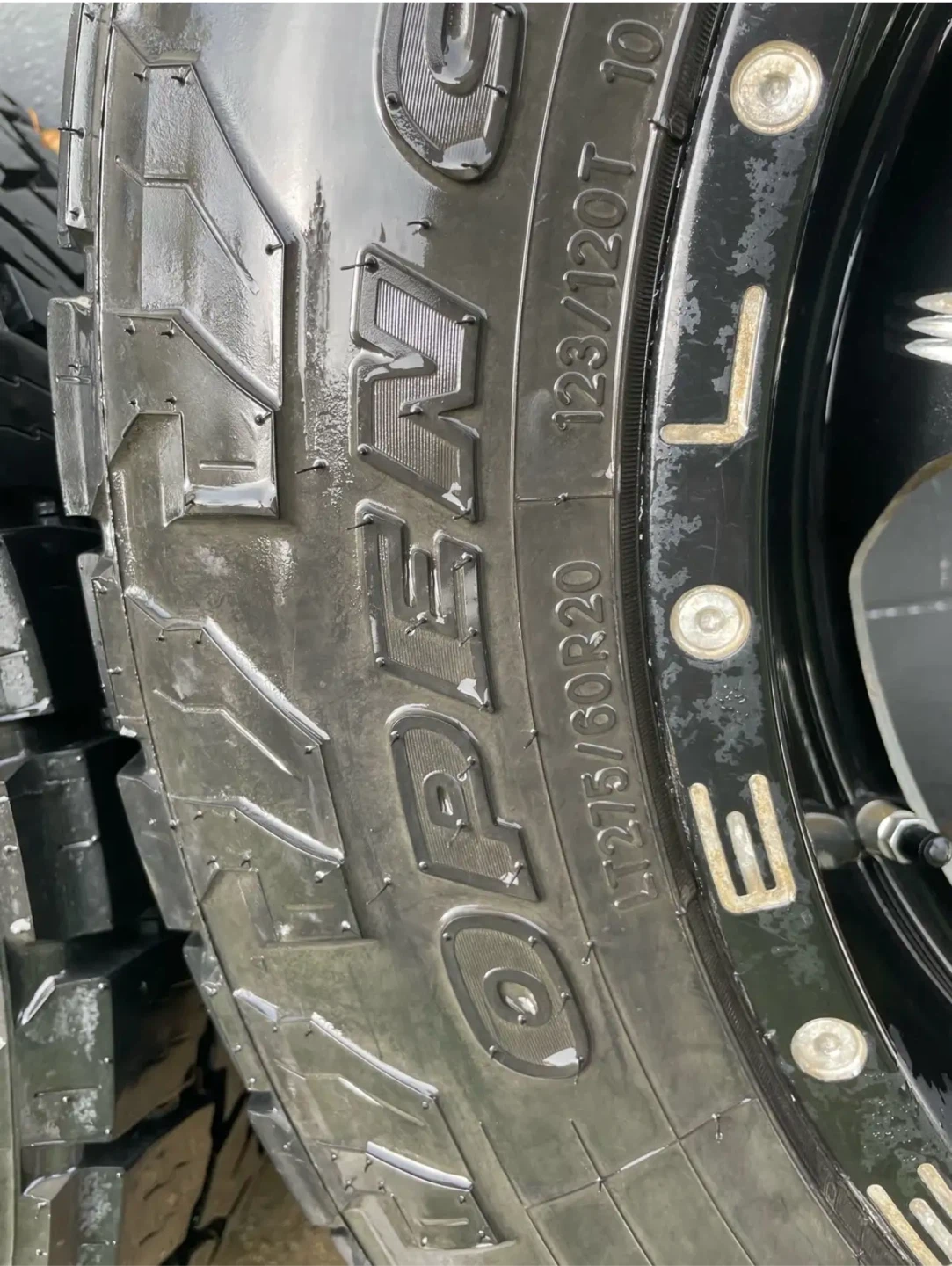 Set of 4 Toyota Tundra Wheels - photo 4