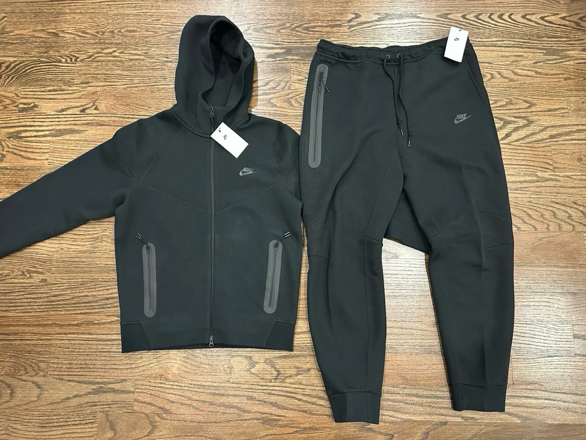 Black Nike Tech Set (Brand New)