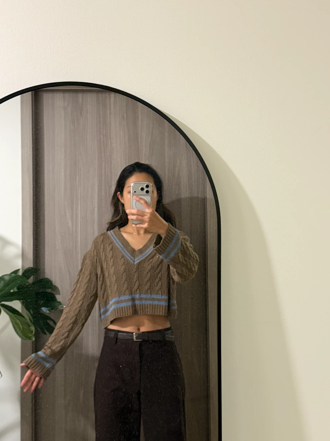 Two Cropped Cable Knit V-Neck Sweaters - photo 3