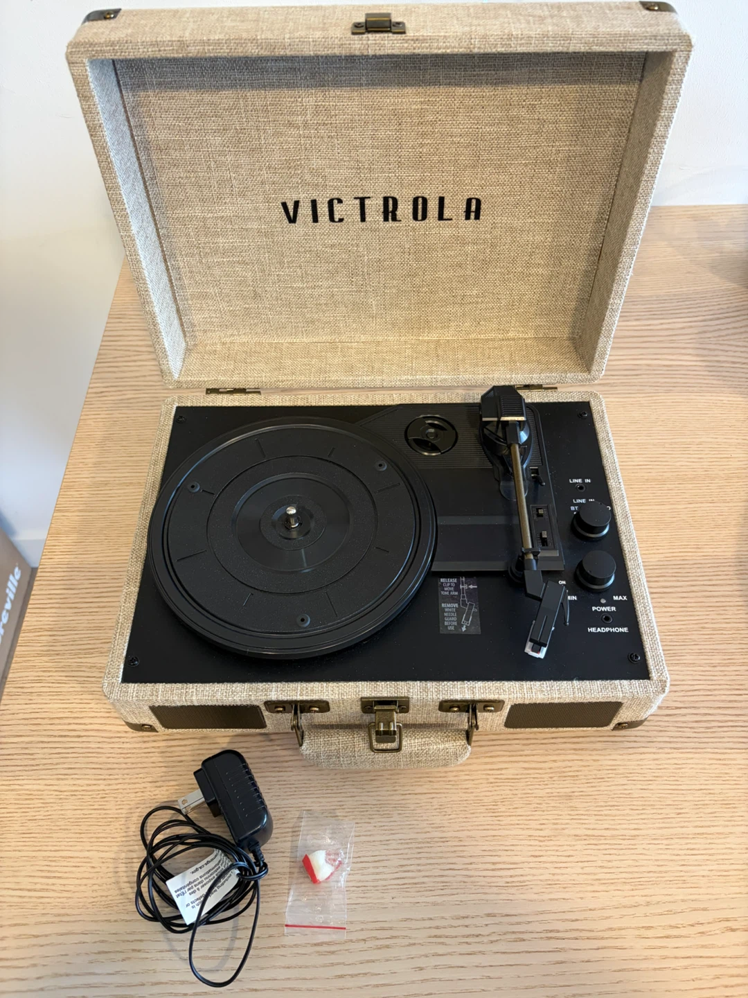 Victrola Suitcase Record Player - photo 2