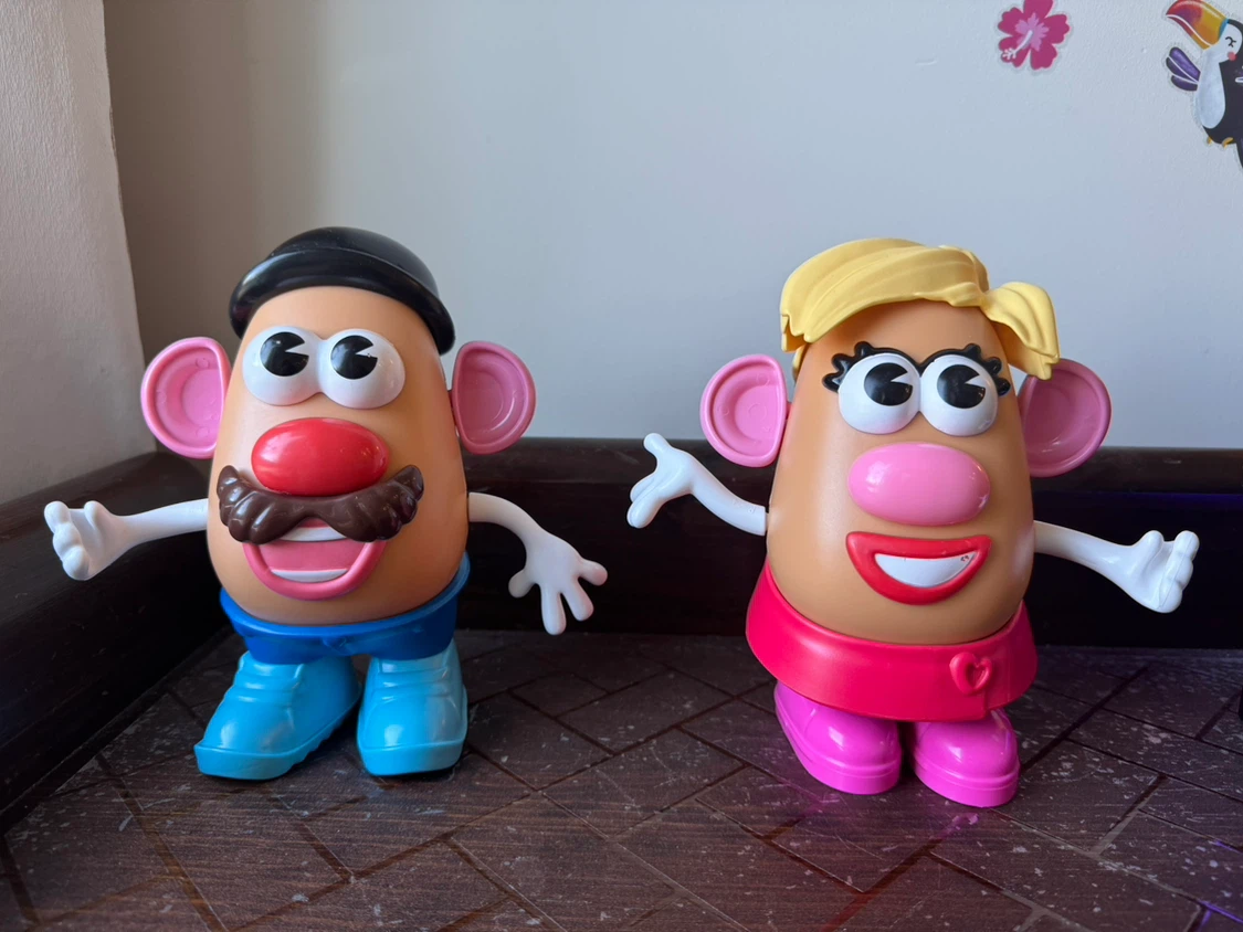 Mr. and Mrs. Potato Head toy set