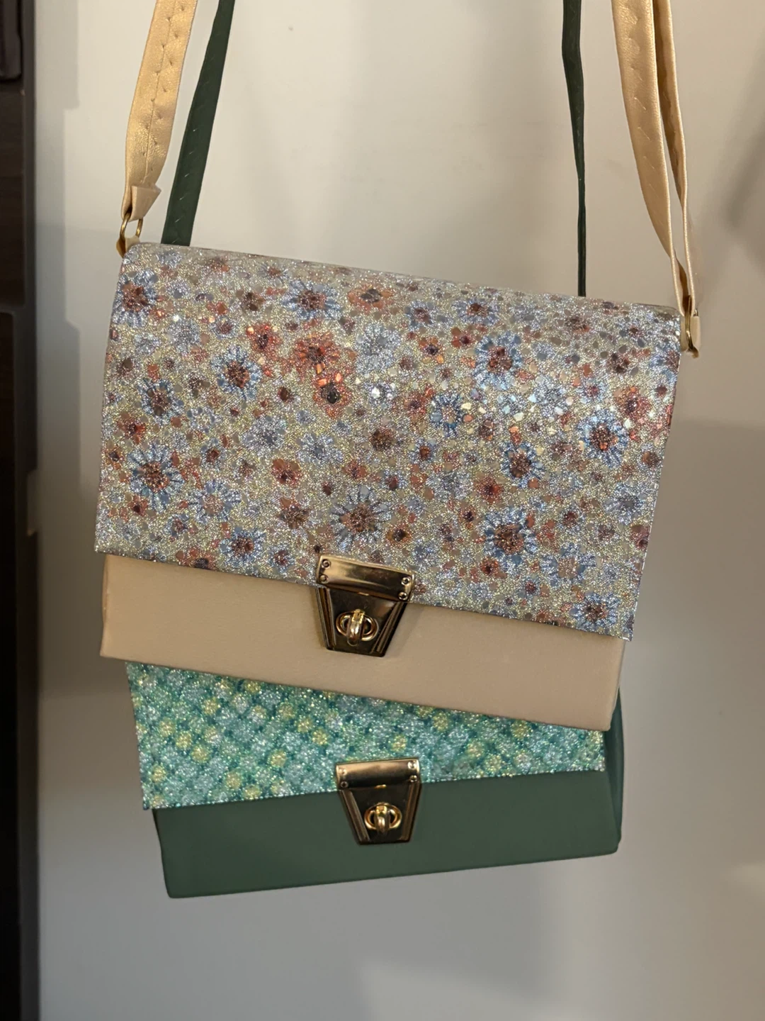 glittery crossbody bags completely new (BUY 1 get one FREE) - photo 2