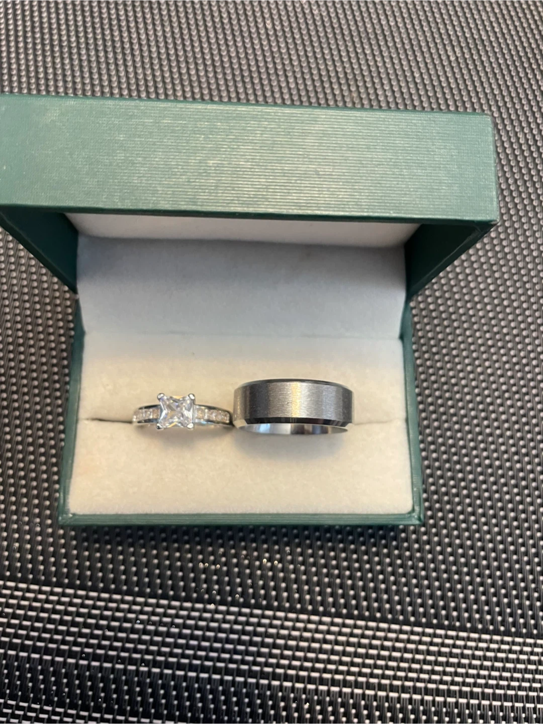 Two-piece ring set