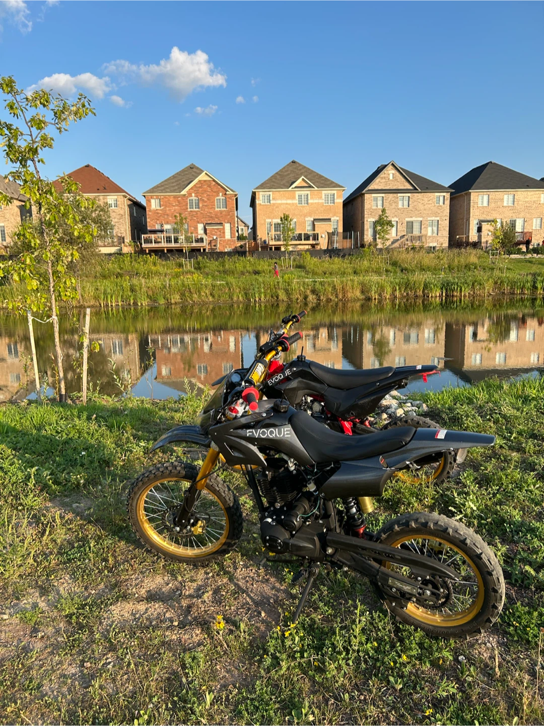 Two Evoque Dirt Bikes mint condition - photo 2