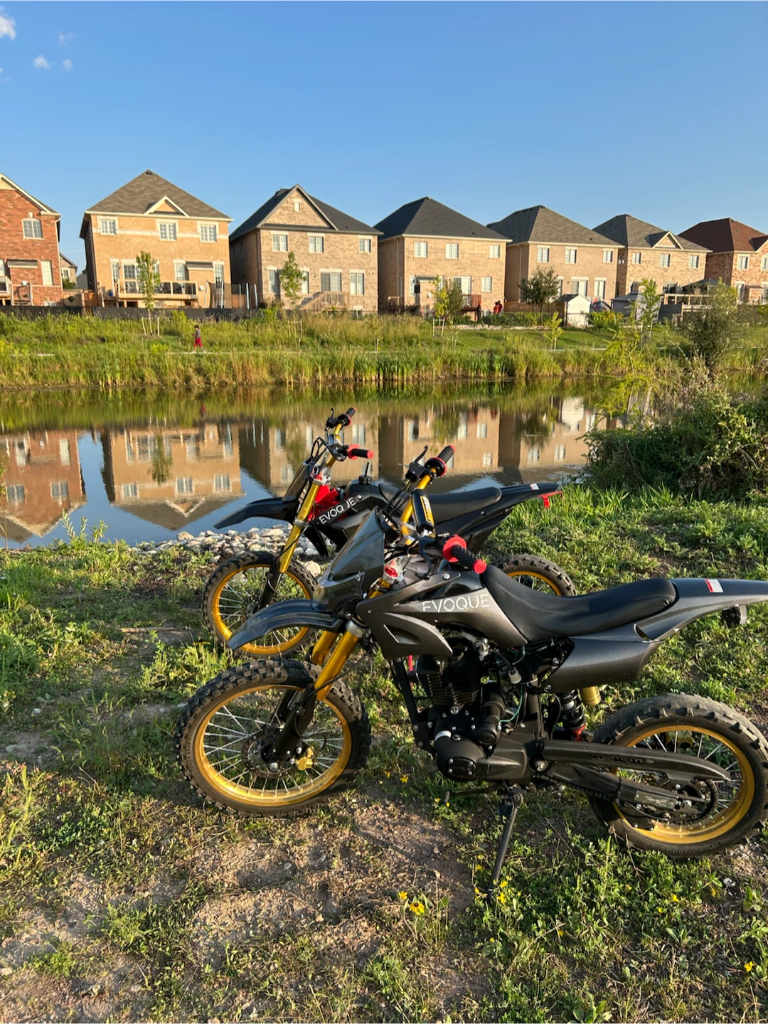 Two Evoque Dirt Bikes mint condition - photo 3