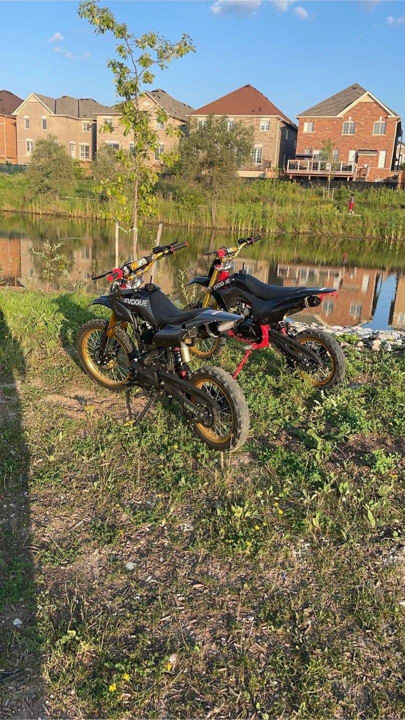 Two Evoque Dirt Bikes mint condition - photo 4