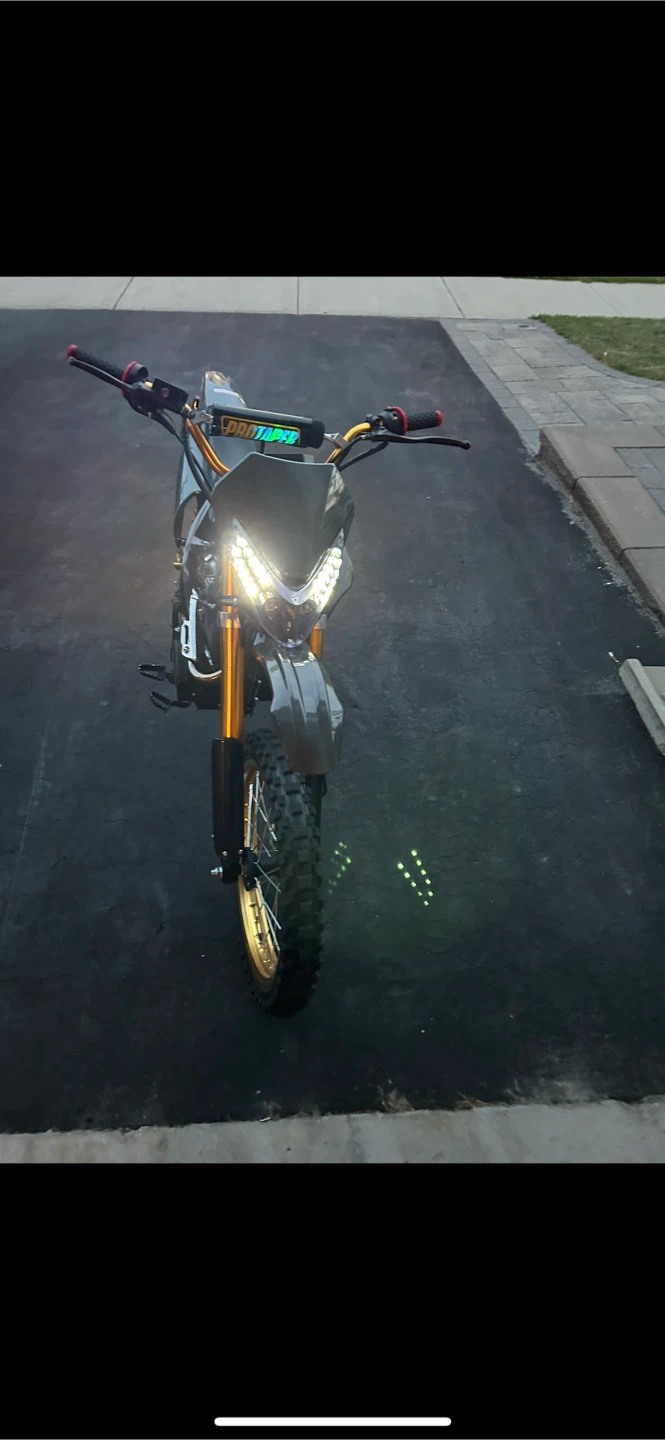 Two Evoque Dirt Bikes mint condition - photo 5