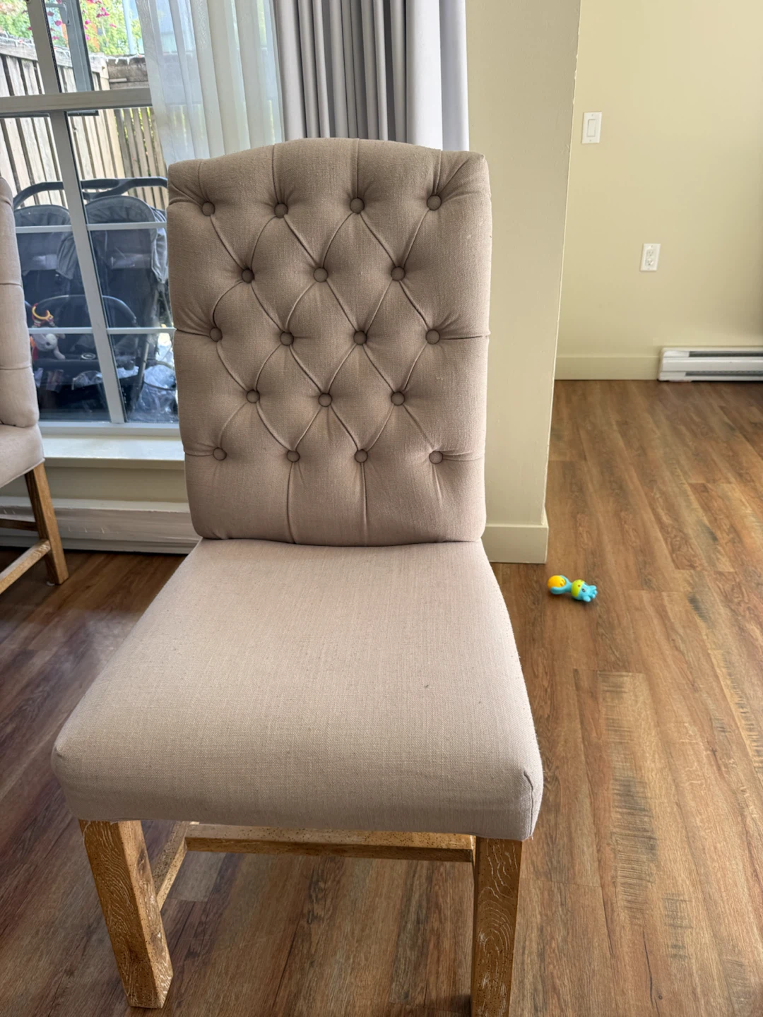Round Dining Table and Four Tufted Chairs - photo 4