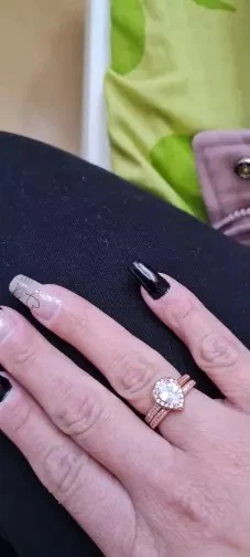 Rose gold pear-shaped ring set