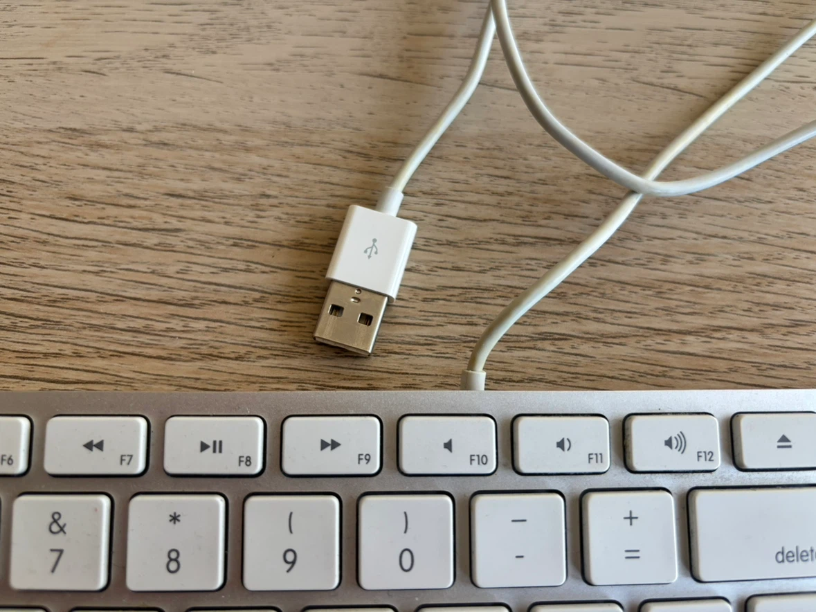 Apple Wired Keyboard (A1243) with Numeric Keypad + Magic Mouse - photo 2