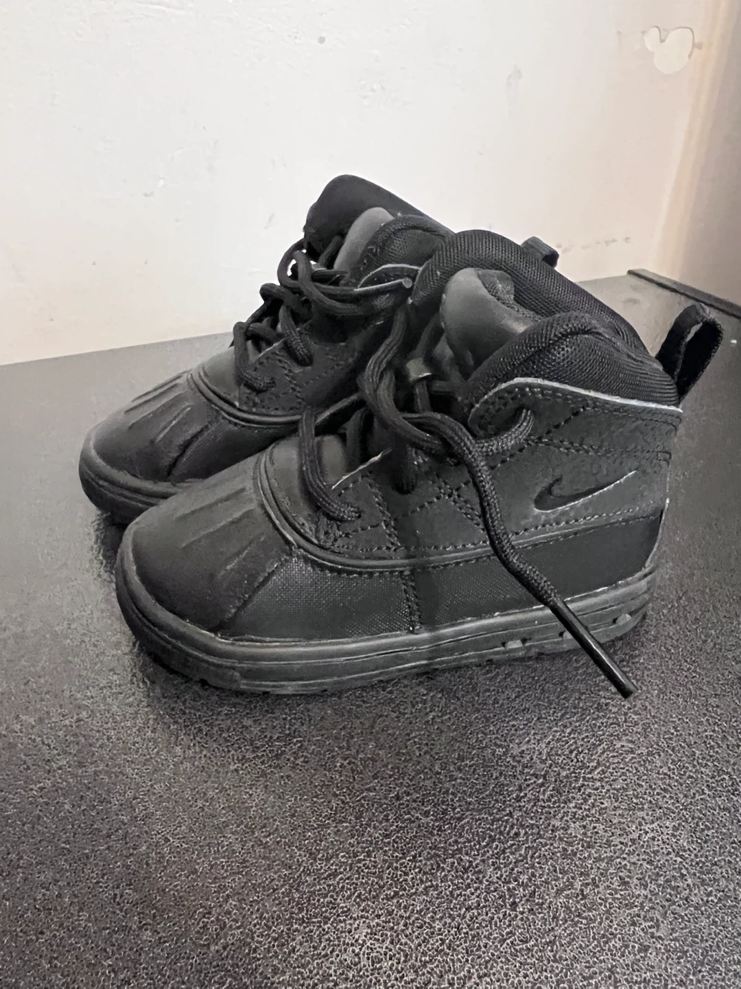 Nike ACG Infant Black High-Top Shoes – Size 6C – Brand New