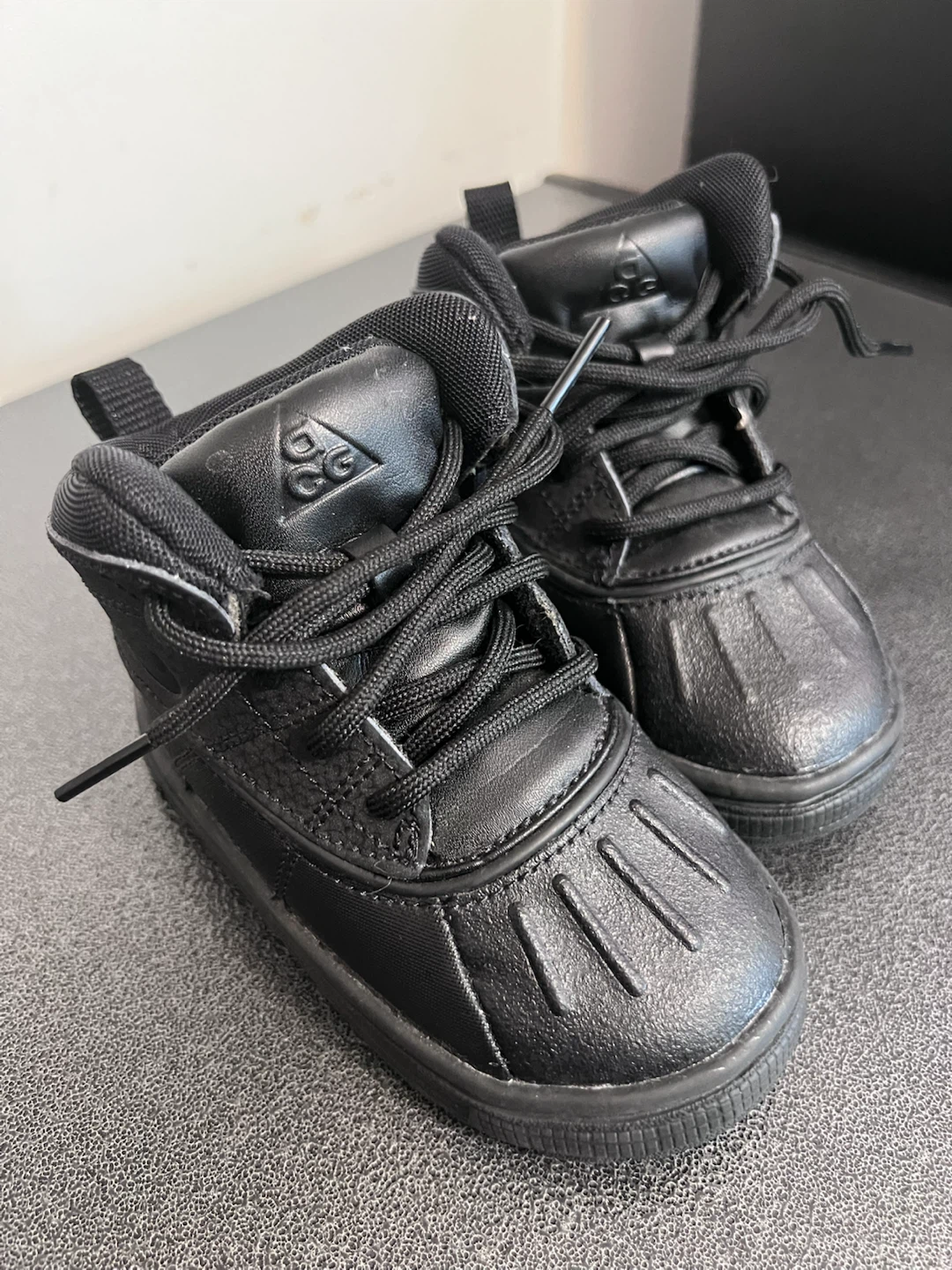 Nike ACG Infant Black High-Top Shoes – Size 6C – Brand New - photo 2