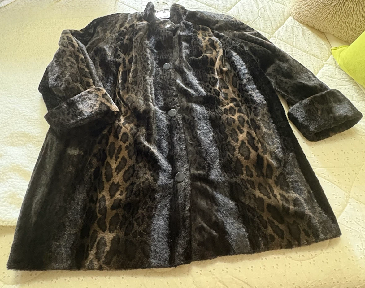 Novelti Leopard Print Faux Fur Coat Size 8 (Medium)