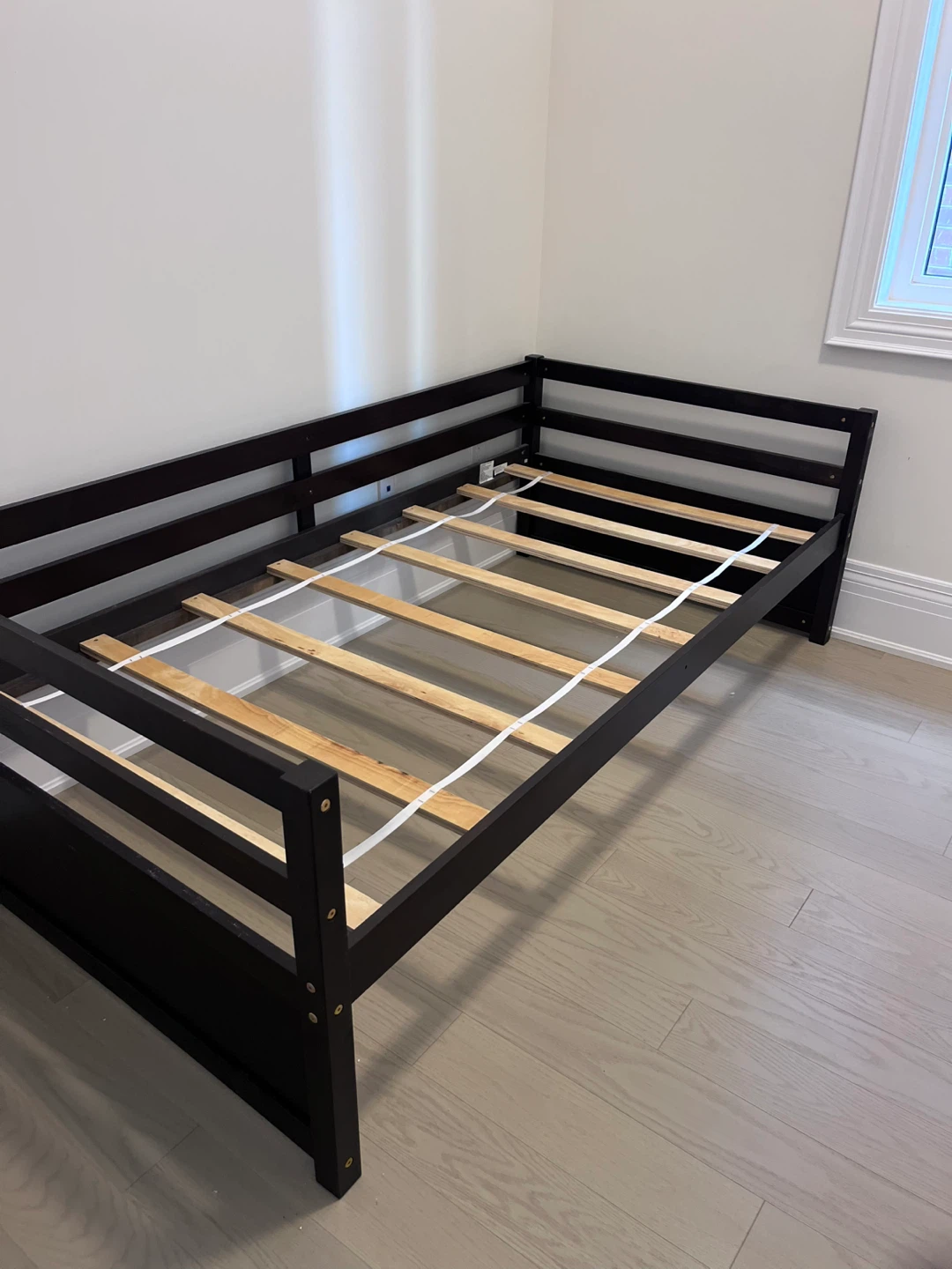Bed and mattress - photo 3