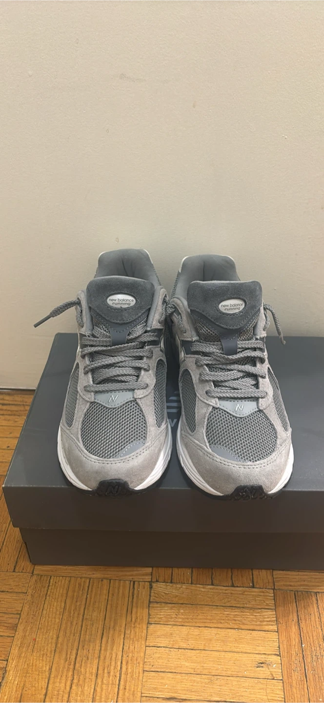 New Balance 2002R Grey Running Shoes Size 8 US Men