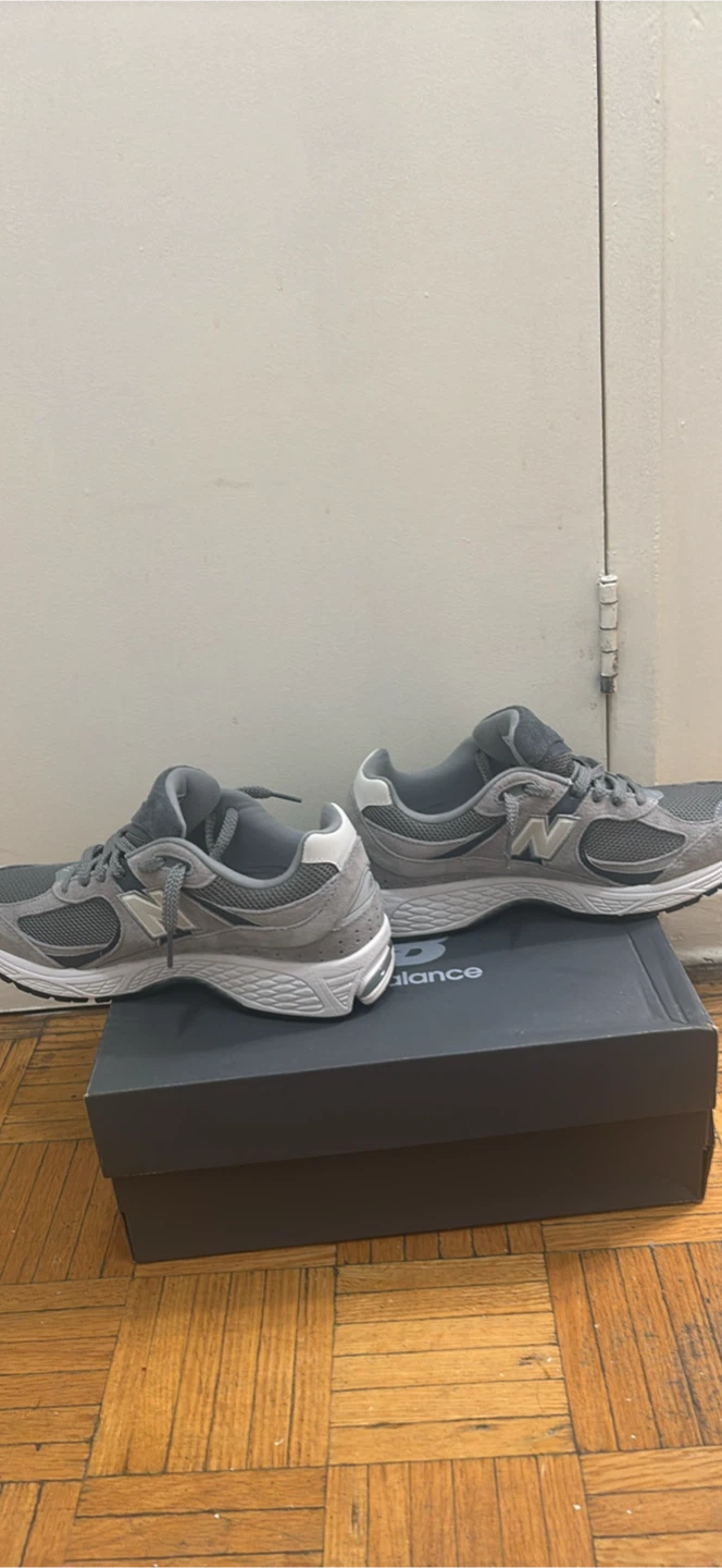 New Balance 2002R Grey Running Shoes Size 8 US Men - photo 2