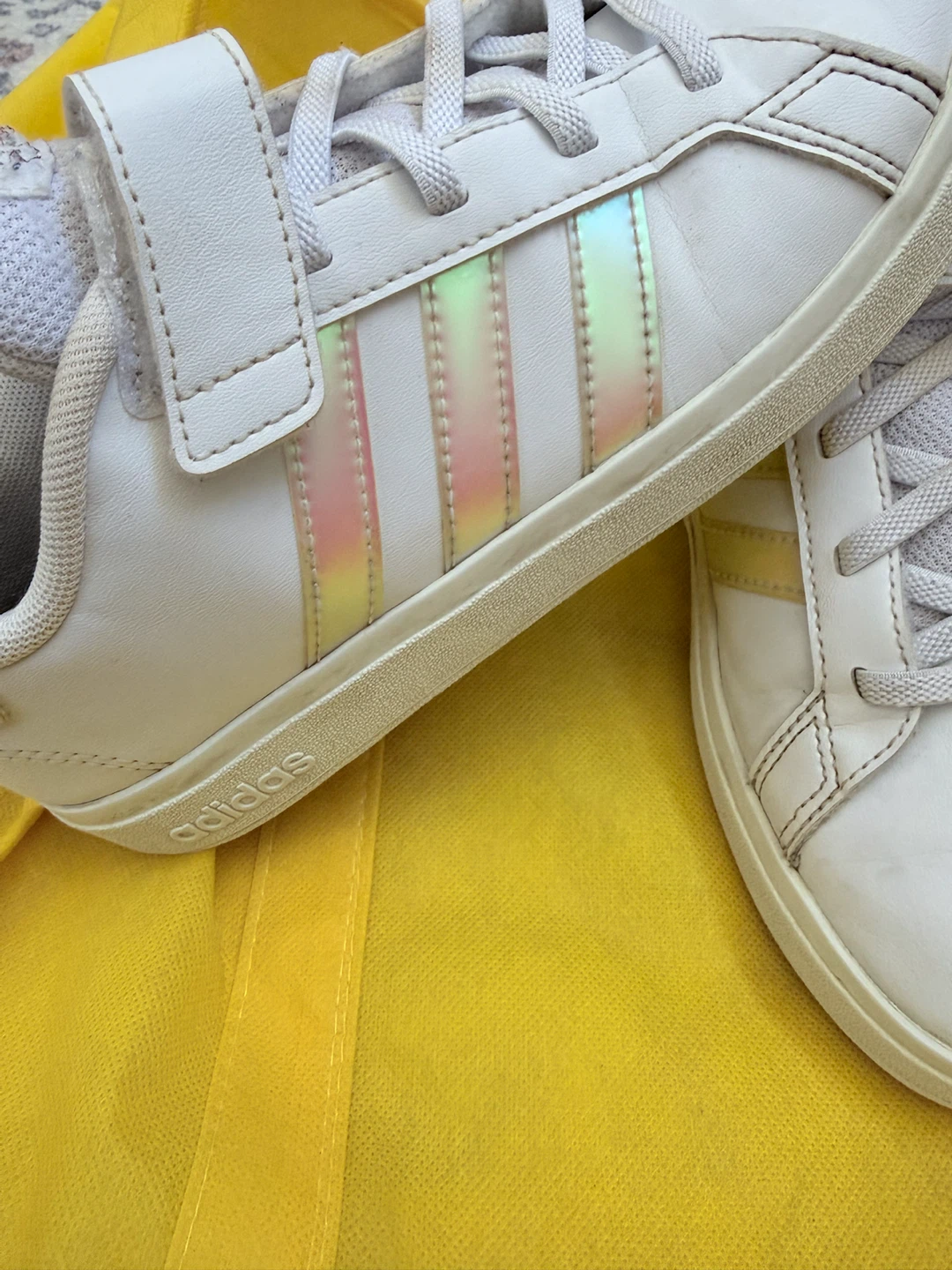 Adidas White Iridescent Sneakers Size 4 - photo 4