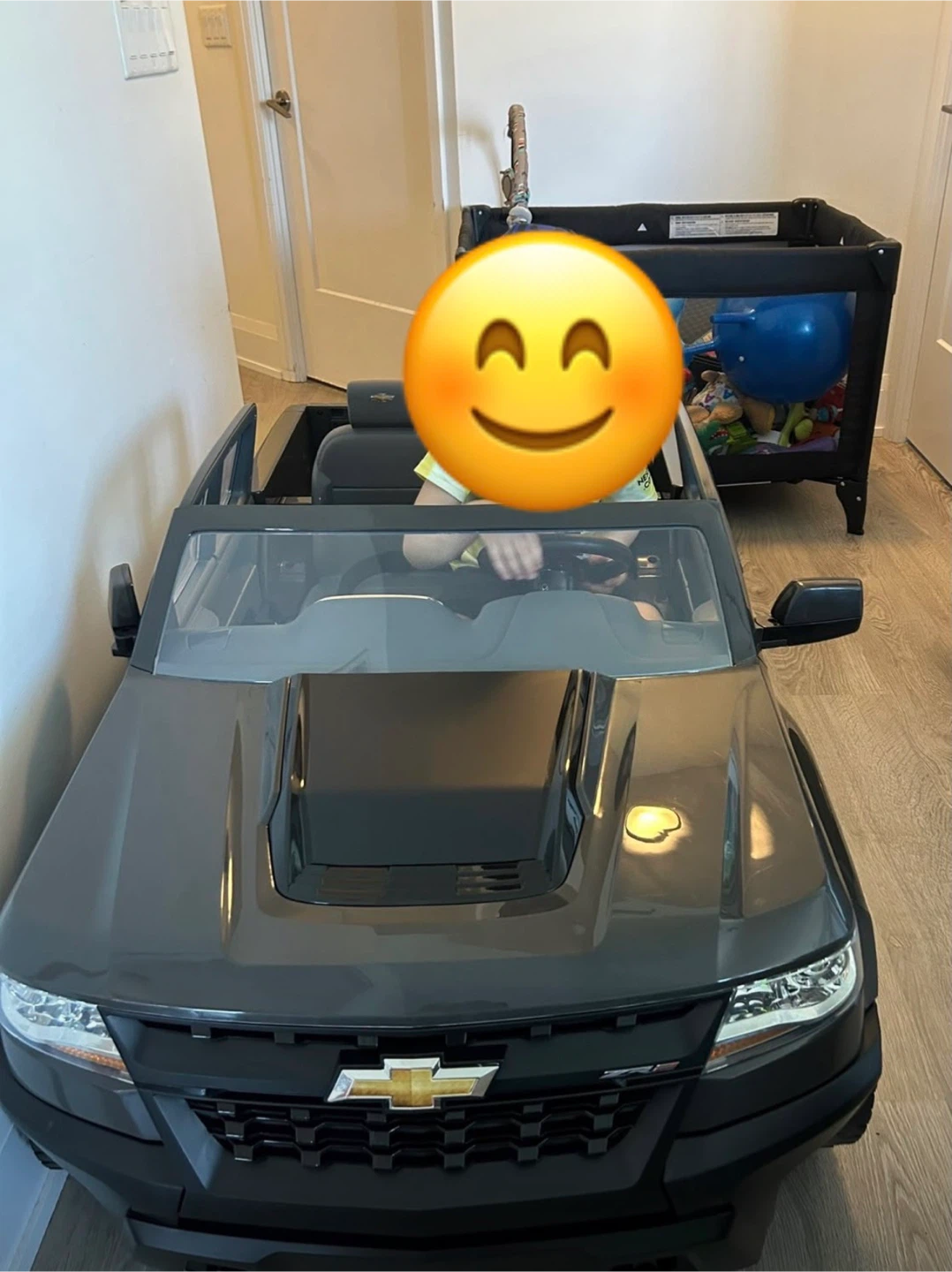 Chevrolet Colorado Z71 Ride-On Toy Truck - photo 2