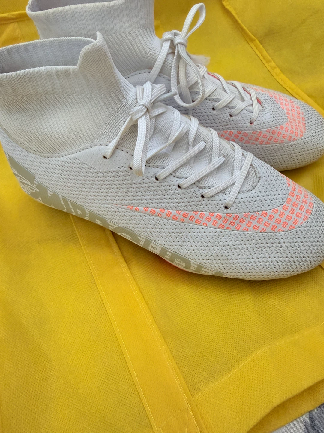 Binbiniao High-Top Soccer Cleats