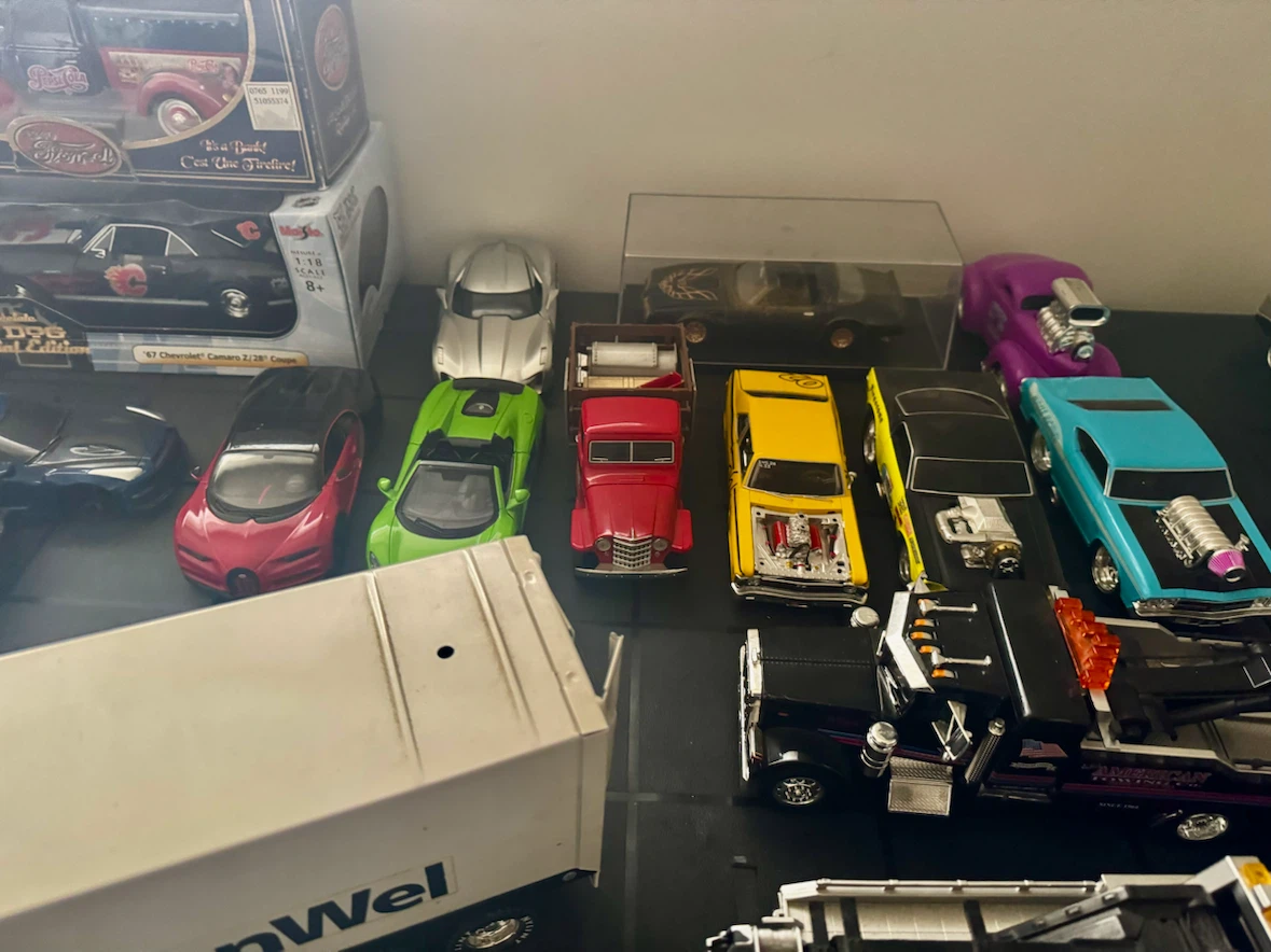 Diecast Trucks and Cars. - photo 4