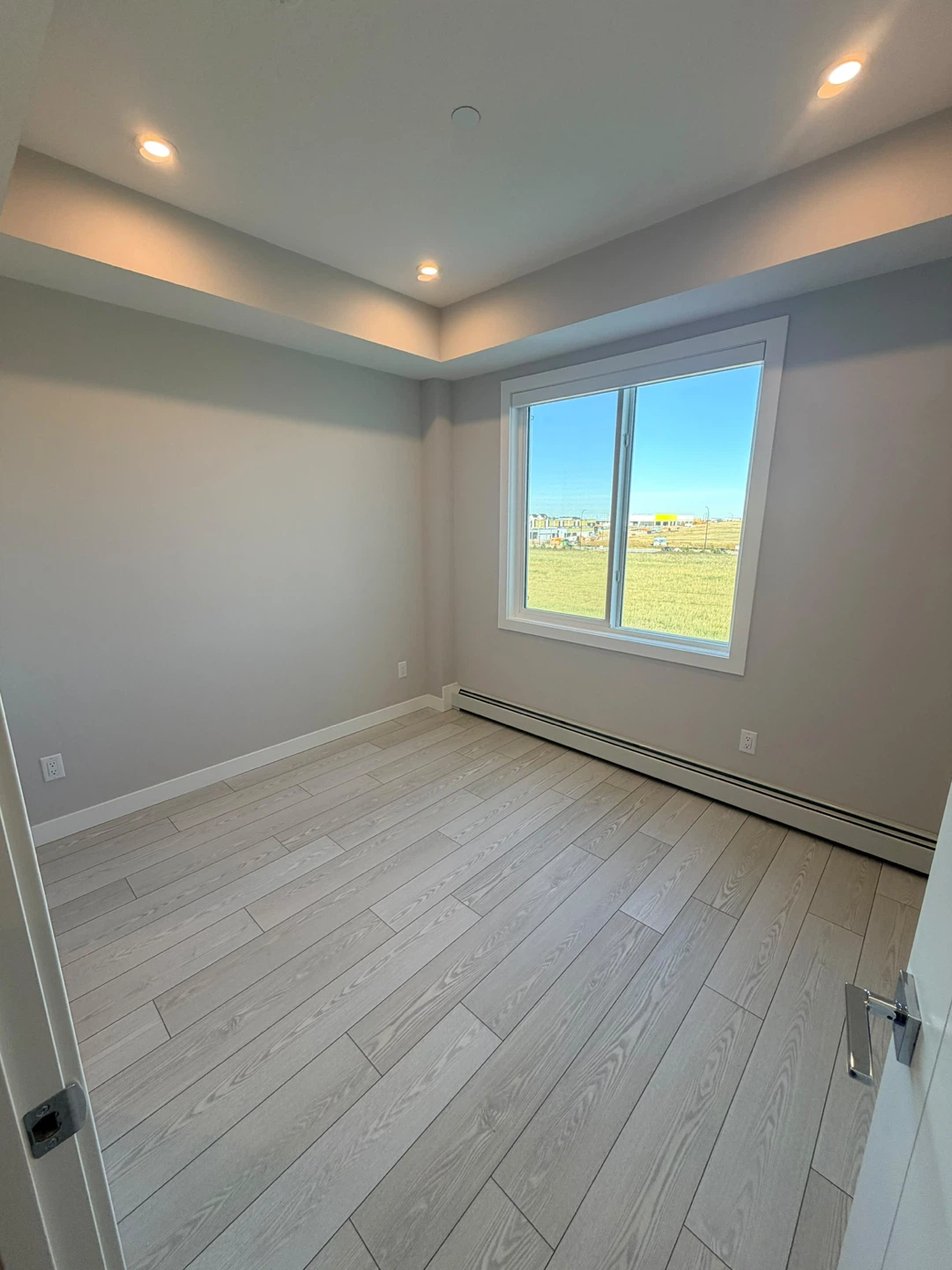2 Bed/1 Bath 4th Floor Condo | Underground Parking + Storage - photo 2