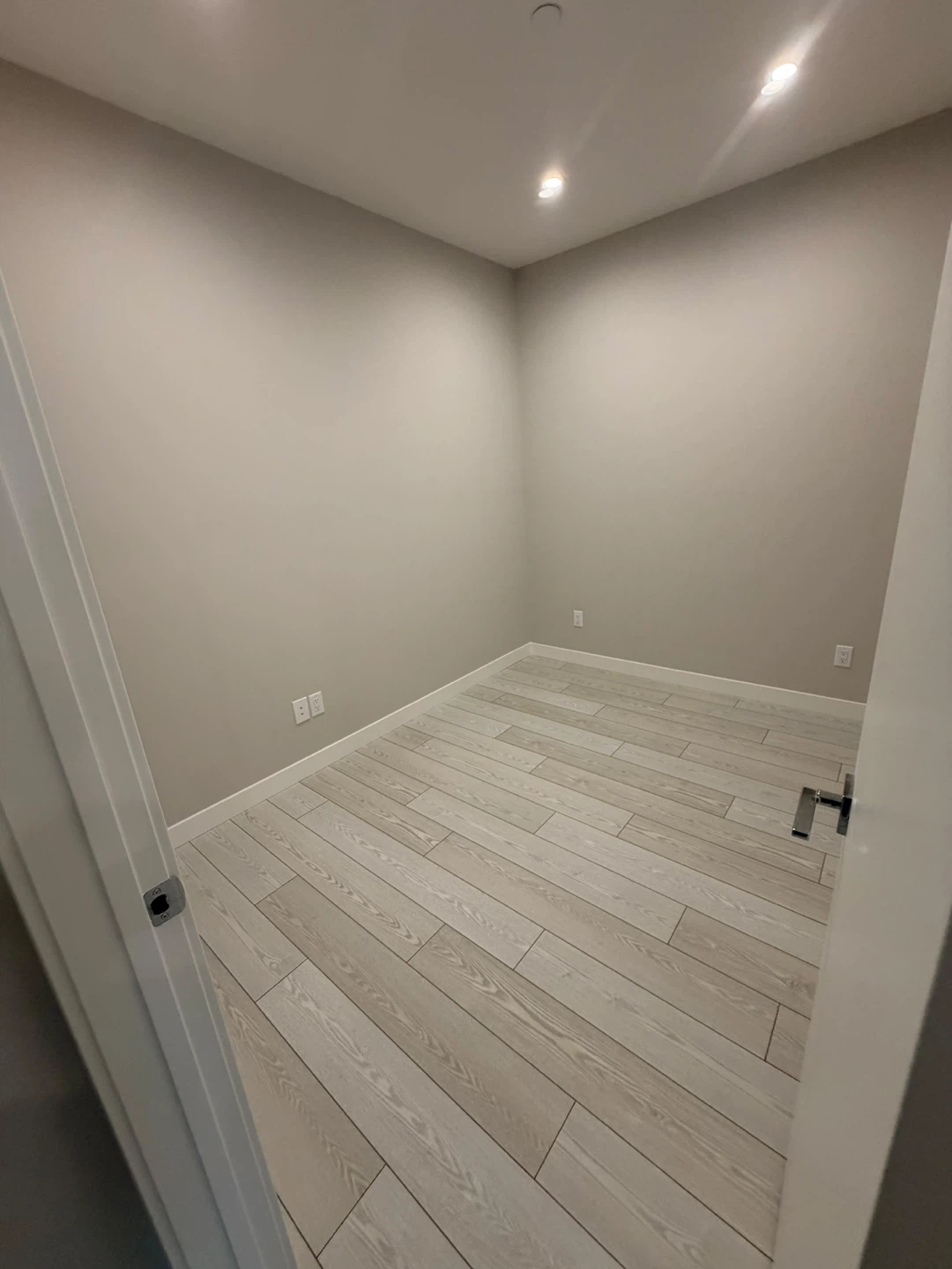 2 Bed/1 Bath 4th Floor Condo | Underground Parking + Storage - photo 5