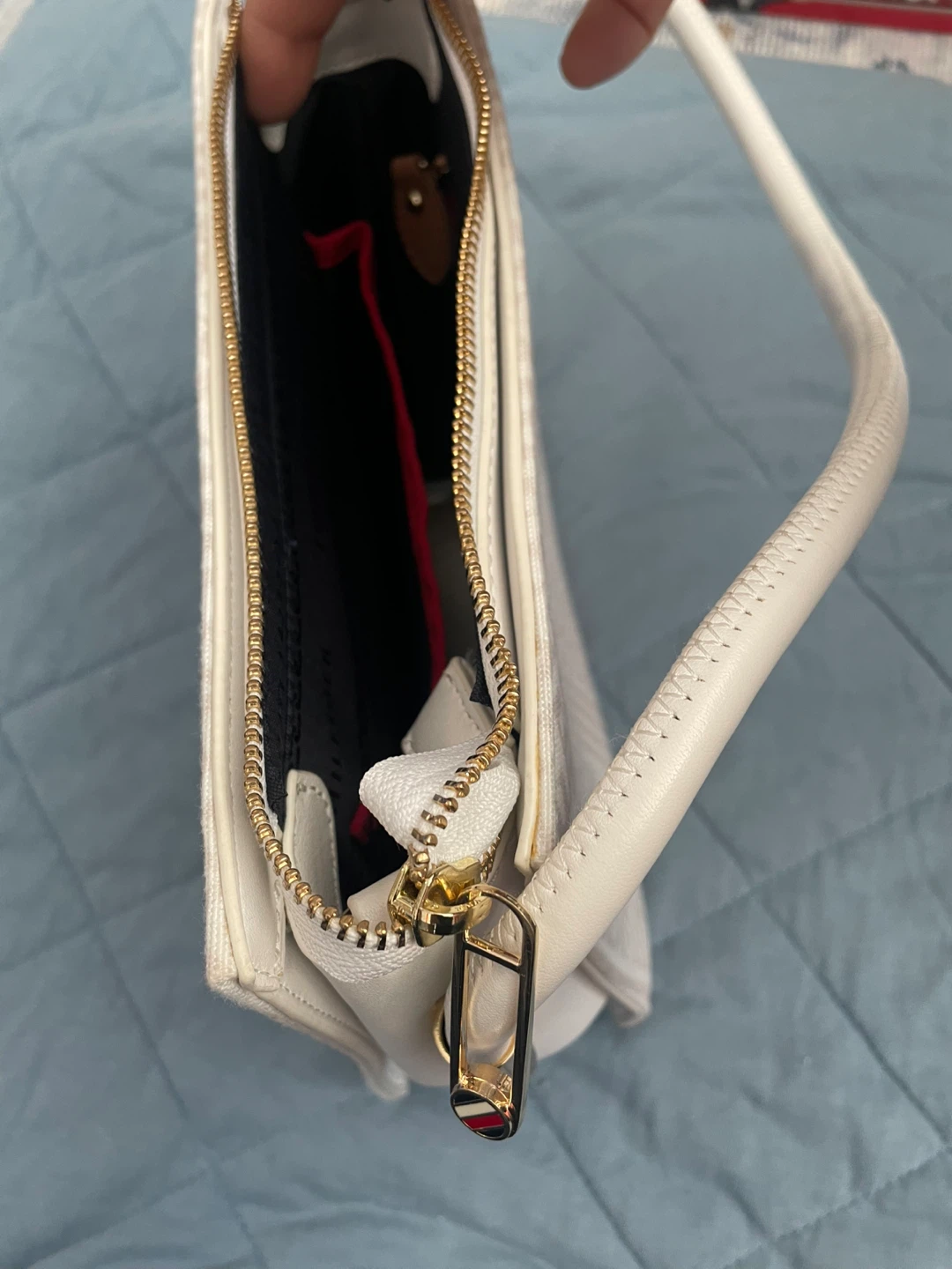 Tommy Hilfiger Monogram Handbag - photo 3