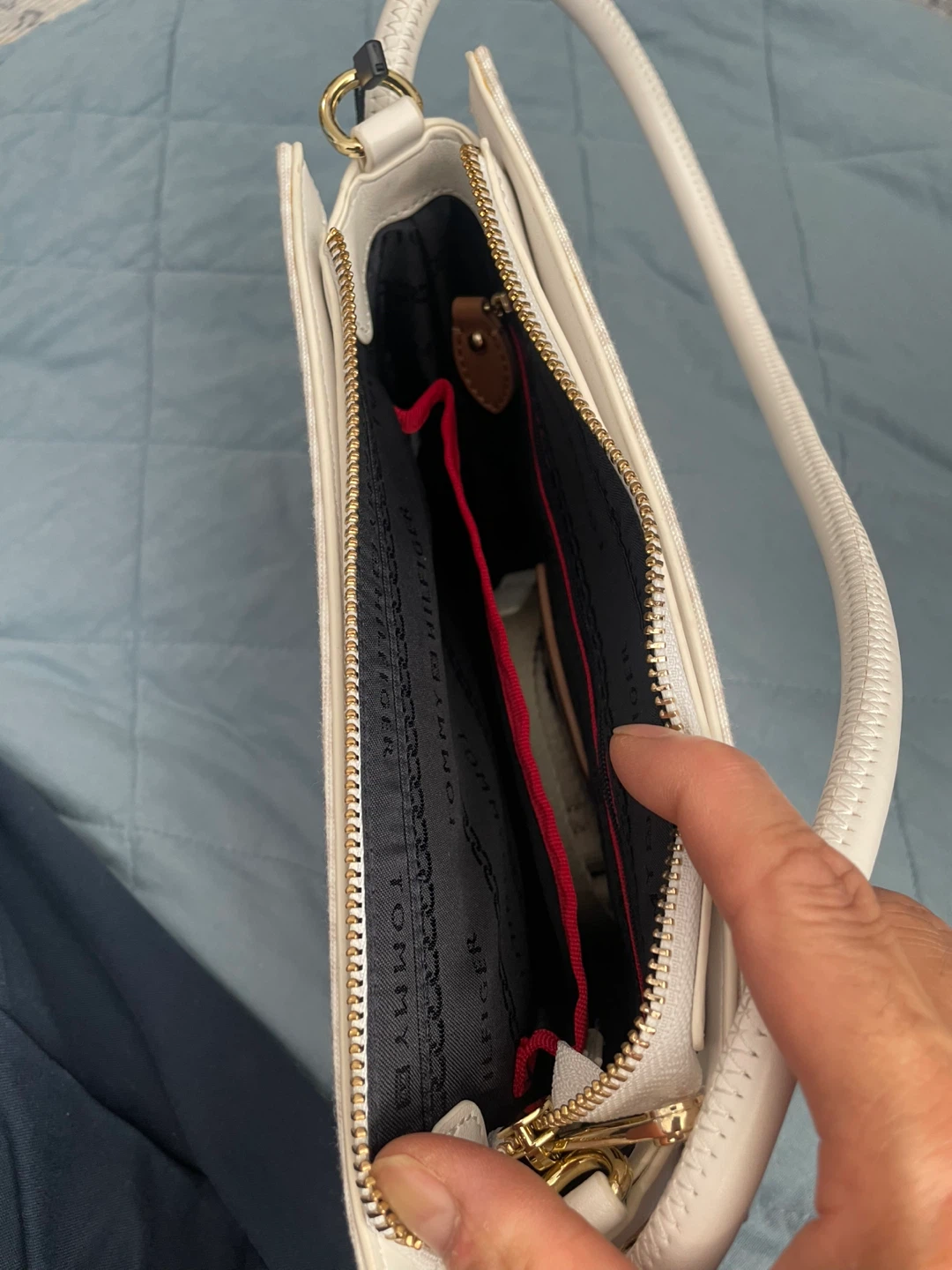 Tommy Hilfiger Monogram Handbag - photo 4