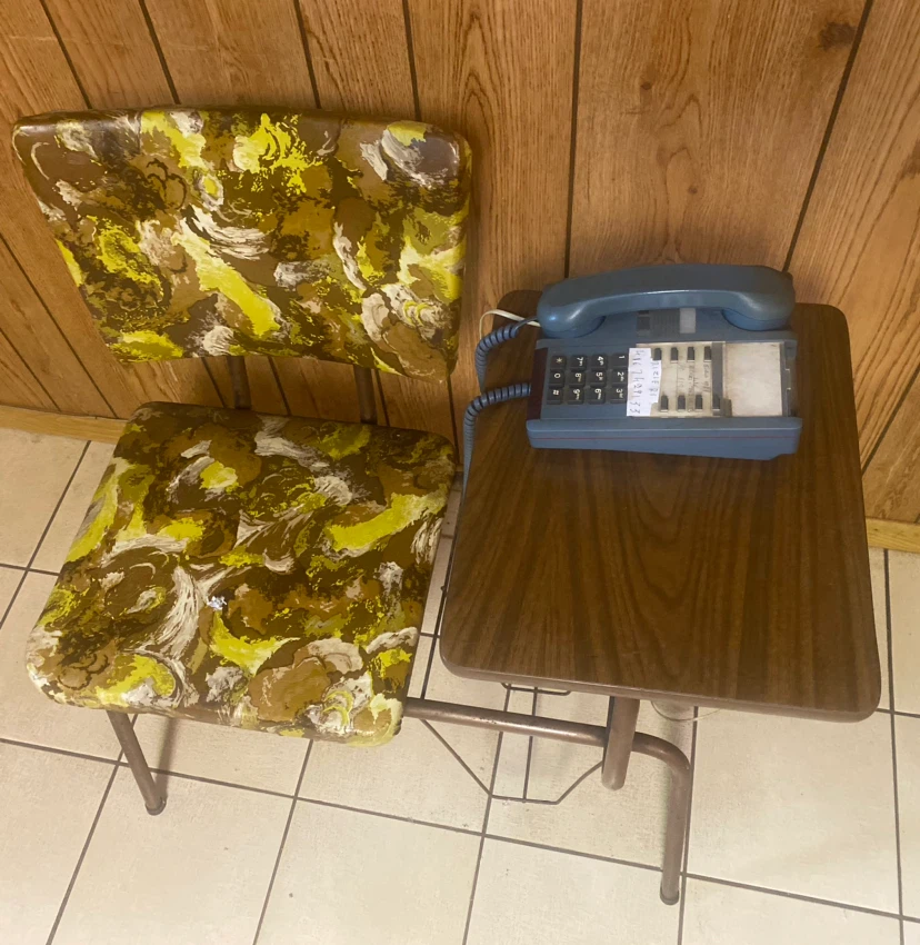 Vintage 1970s Telephone / Gossip Chair - Pristine Vinyl