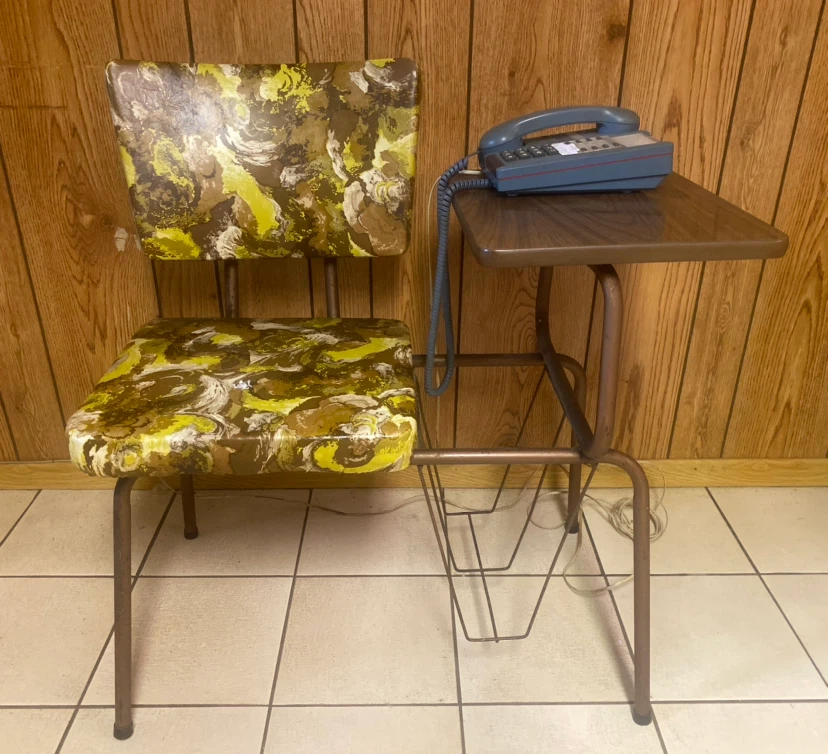 Vintage 1970s Telephone / Gossip Chair - Pristine Vinyl - photo 2