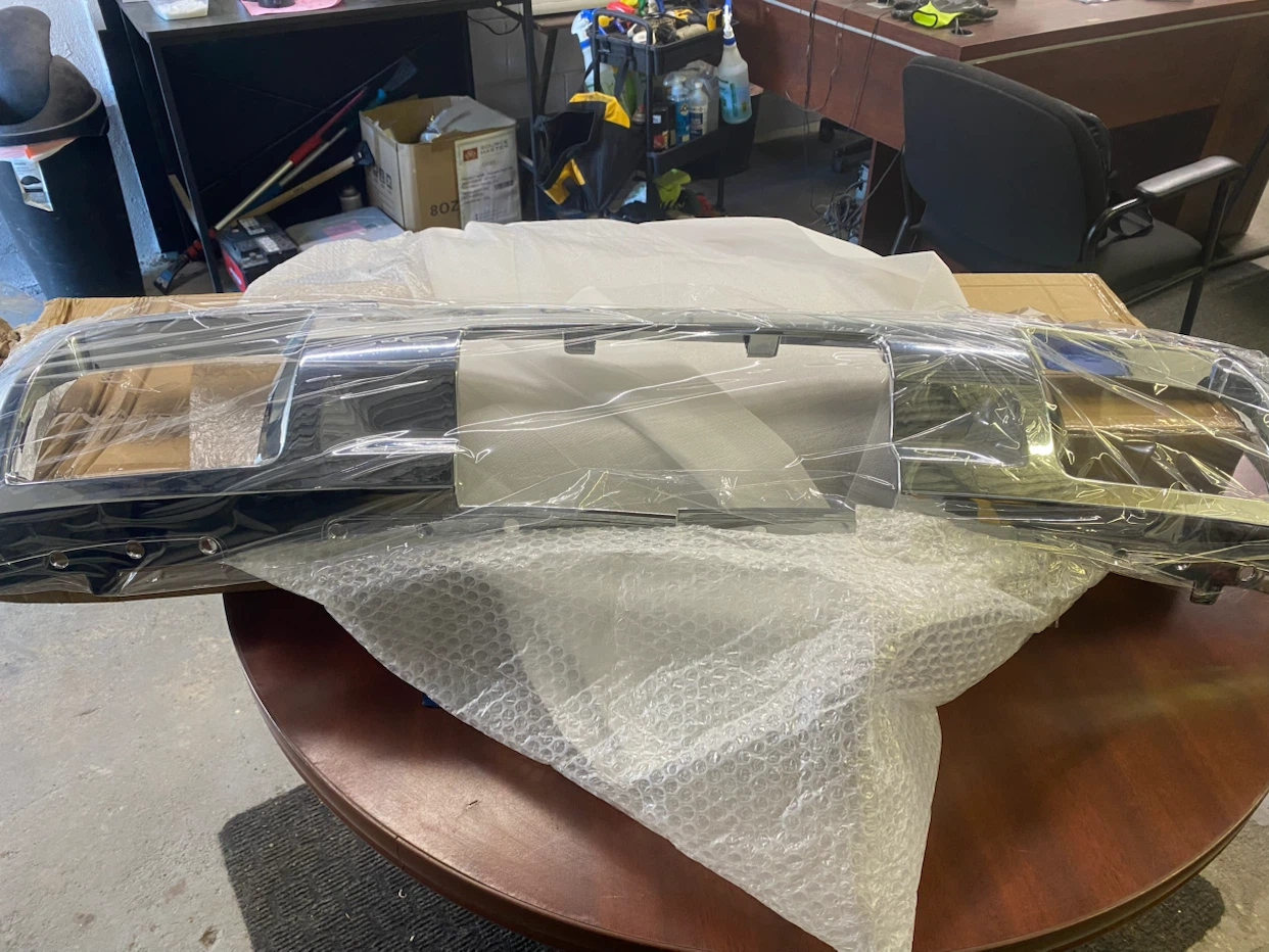 GMC Sierra Chrome Front Bumper Upper Cover - photo 3