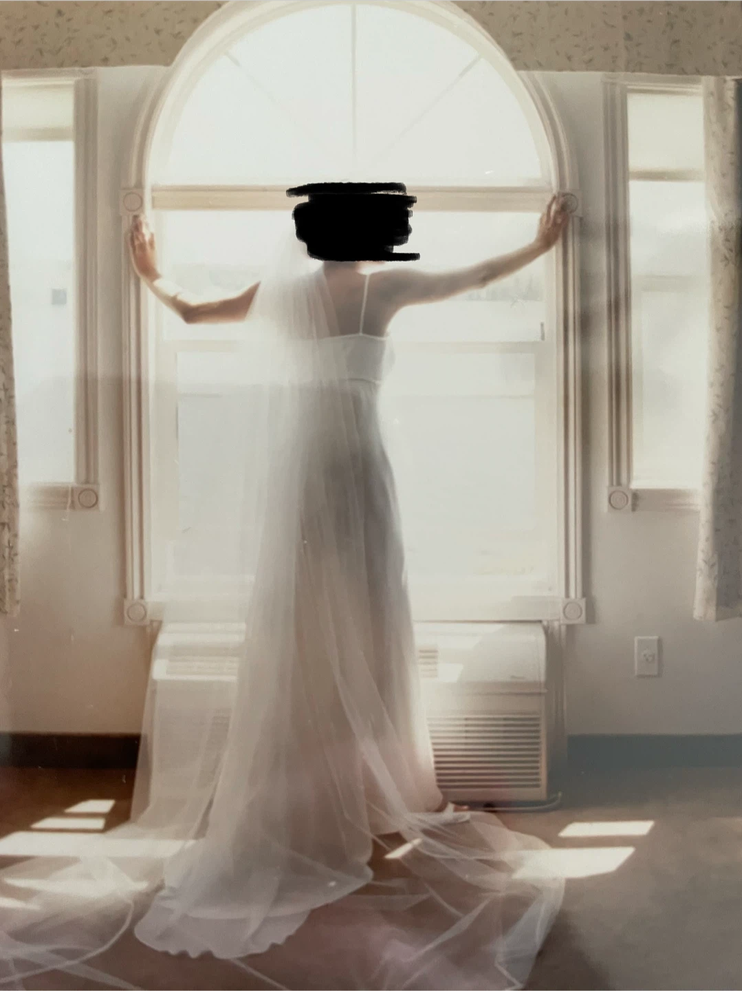Minimalist white wedding dress with matching veil - photo 2