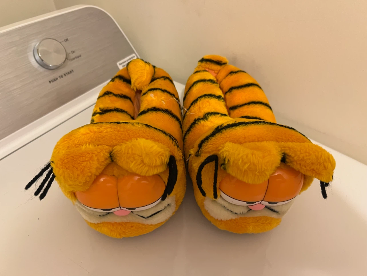 Garfield Plush Slippers - photo 2