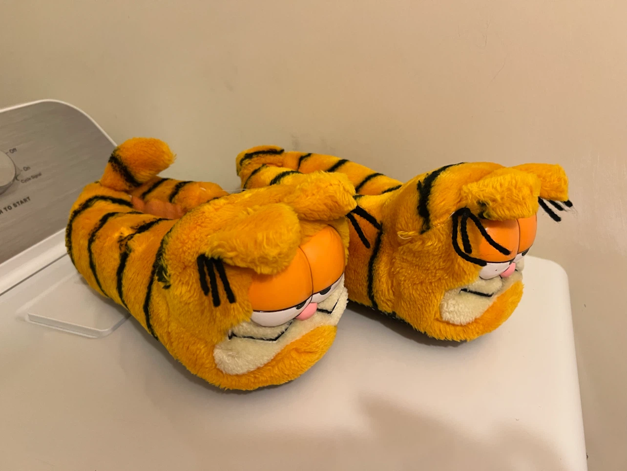 Garfield Plush Slippers - photo 3