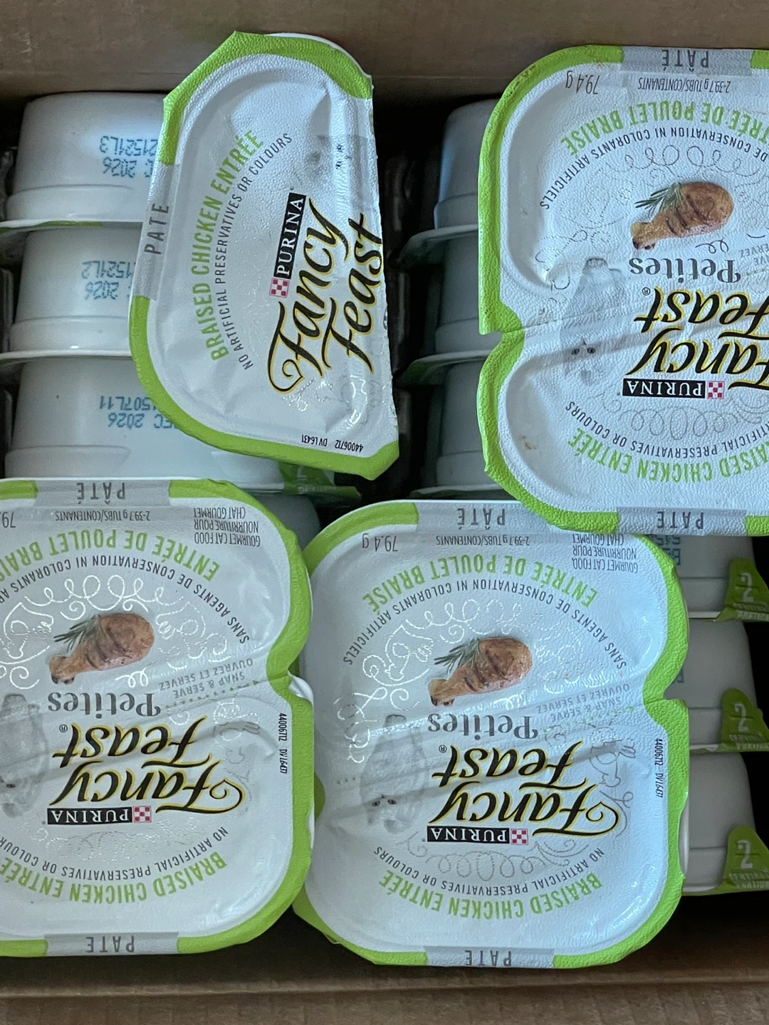 Fancy Feast Petites Pate Braised Chicken cat food.