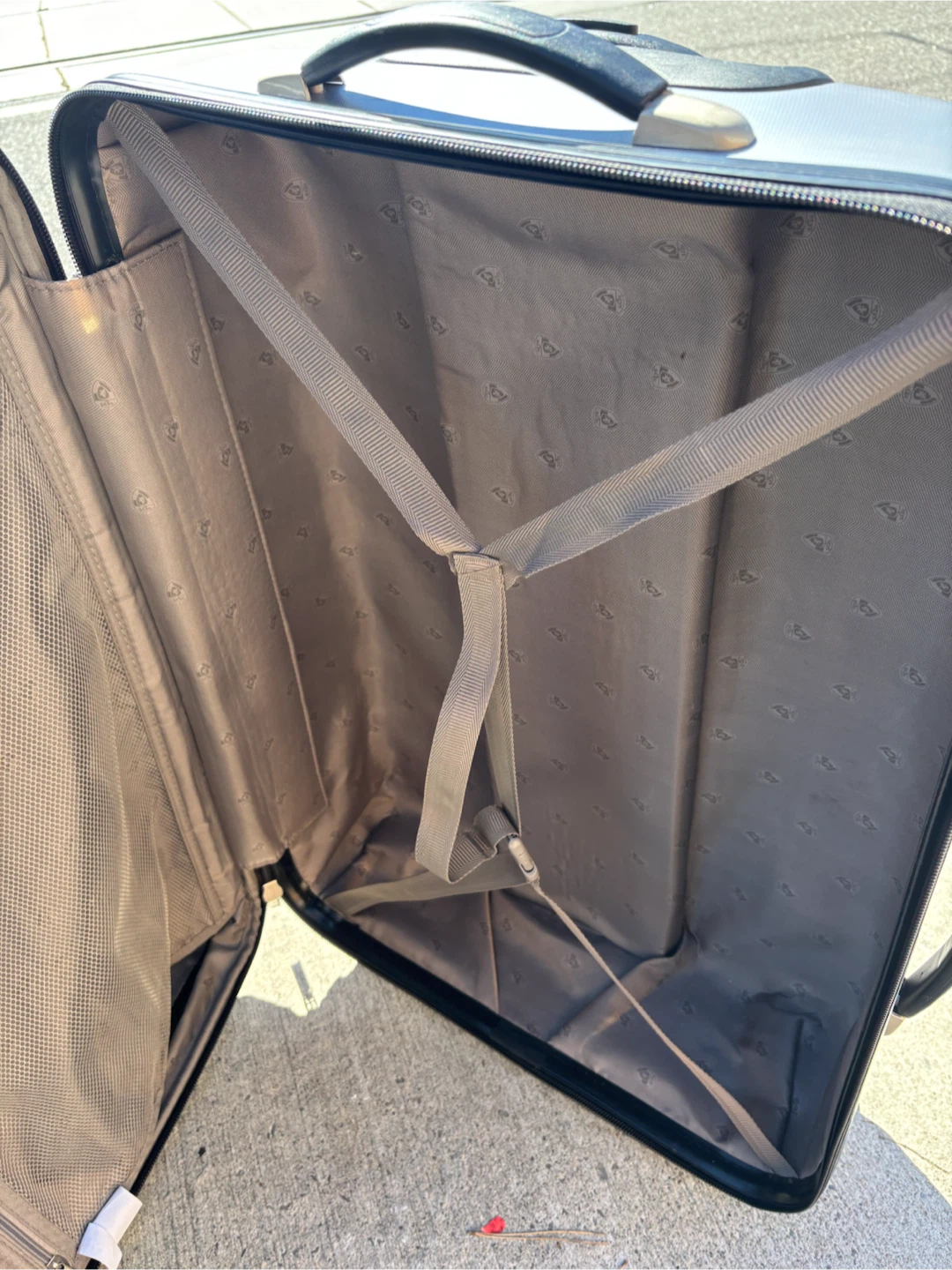 Royal Swiss Black Hardside Spinner Luggage