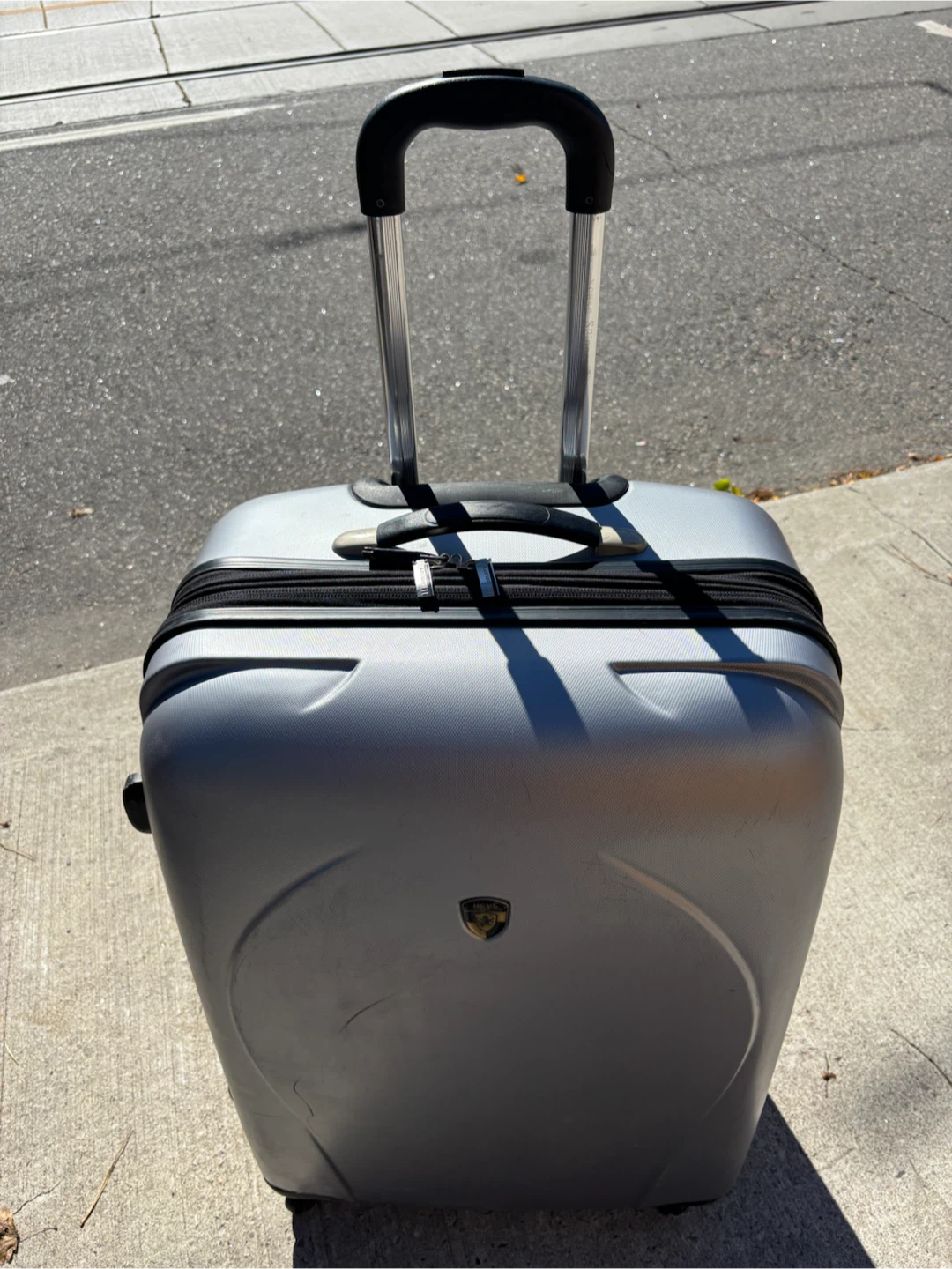 Large check in Heys silver hard-shell suitcase - photo 2